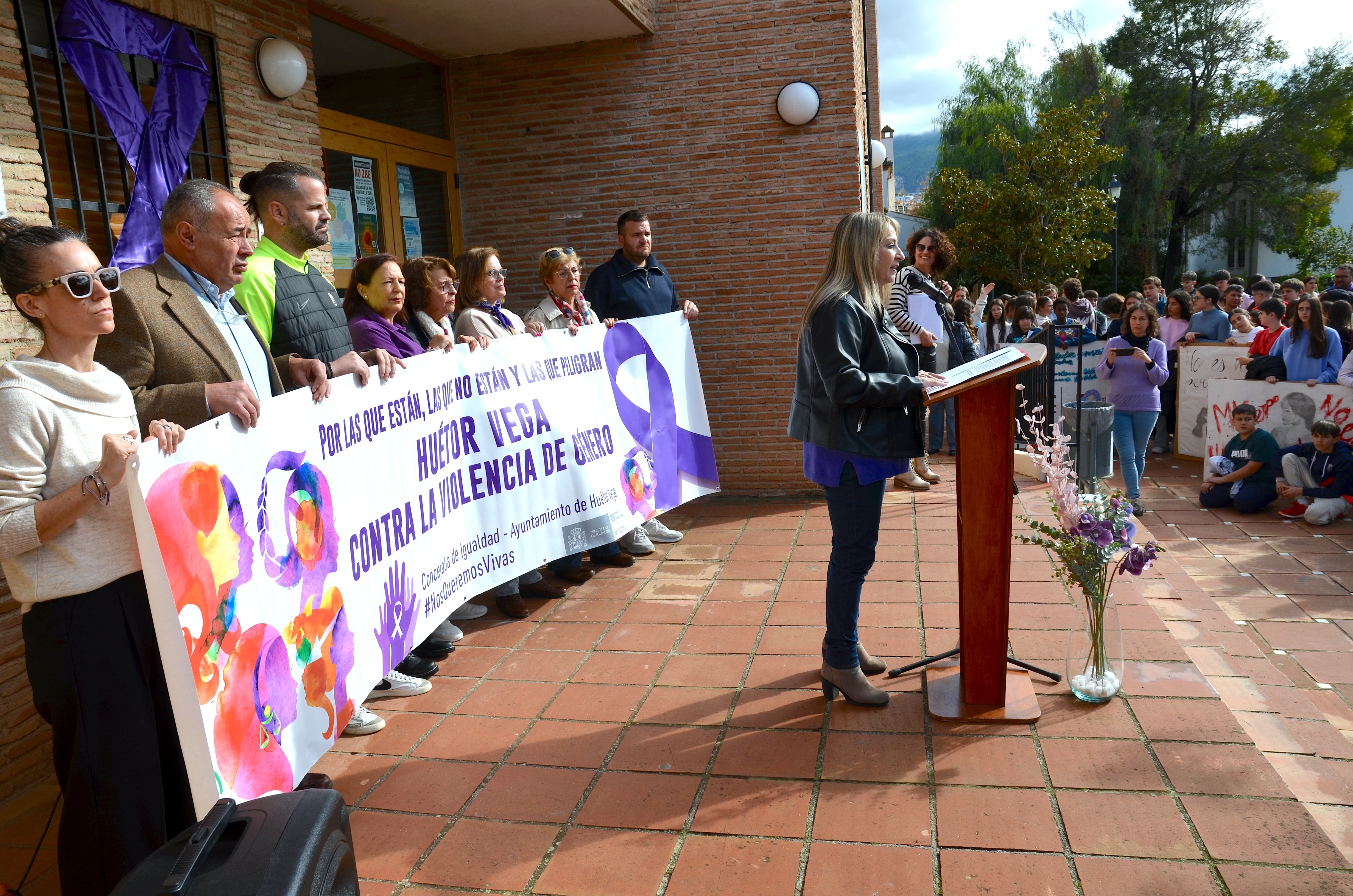 Los centros educativos de Huétor Vega enarbolan la lucha del 25N