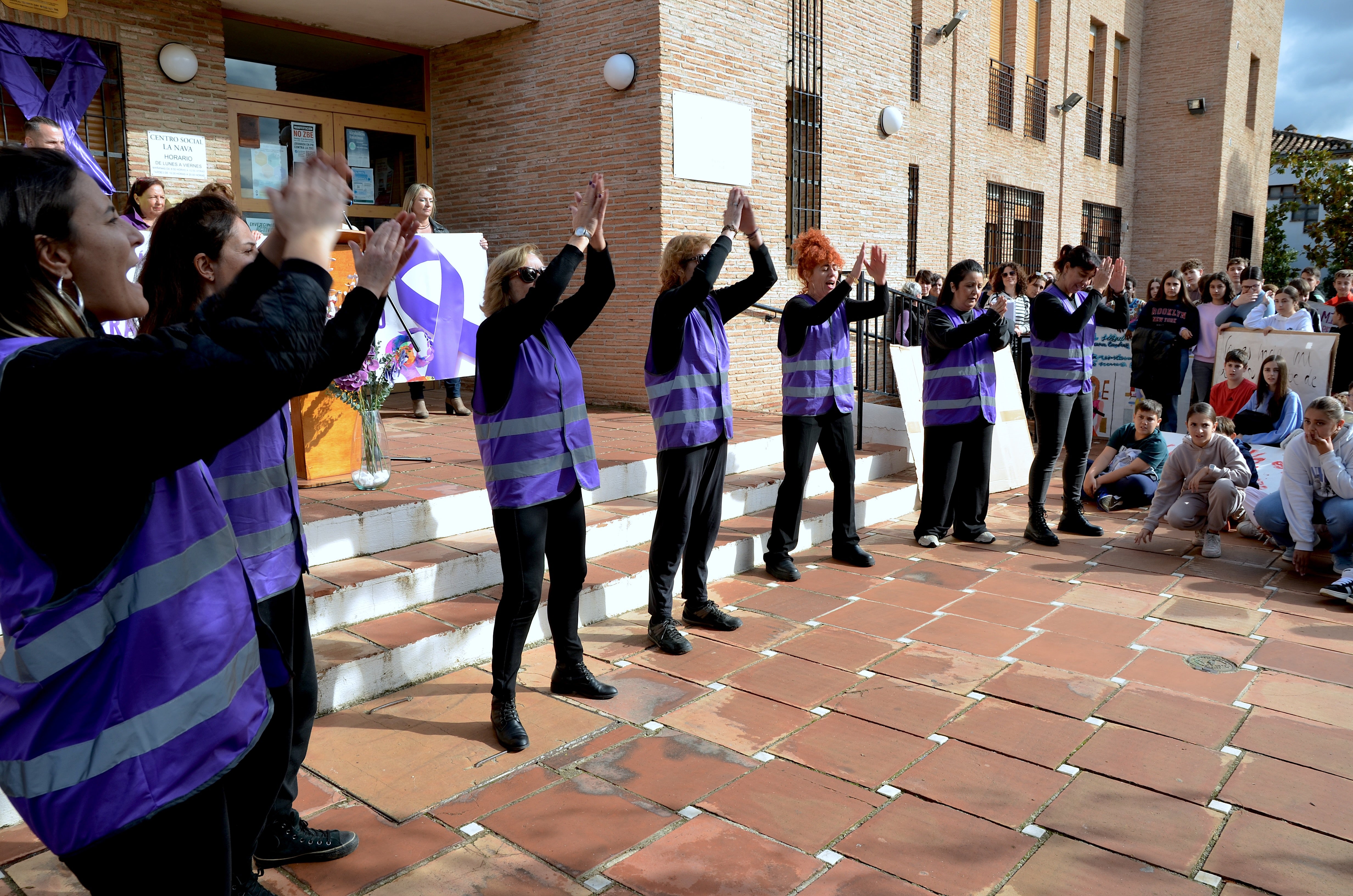 Los centros educativos de Huétor Vega enarbolan la lucha del 25N