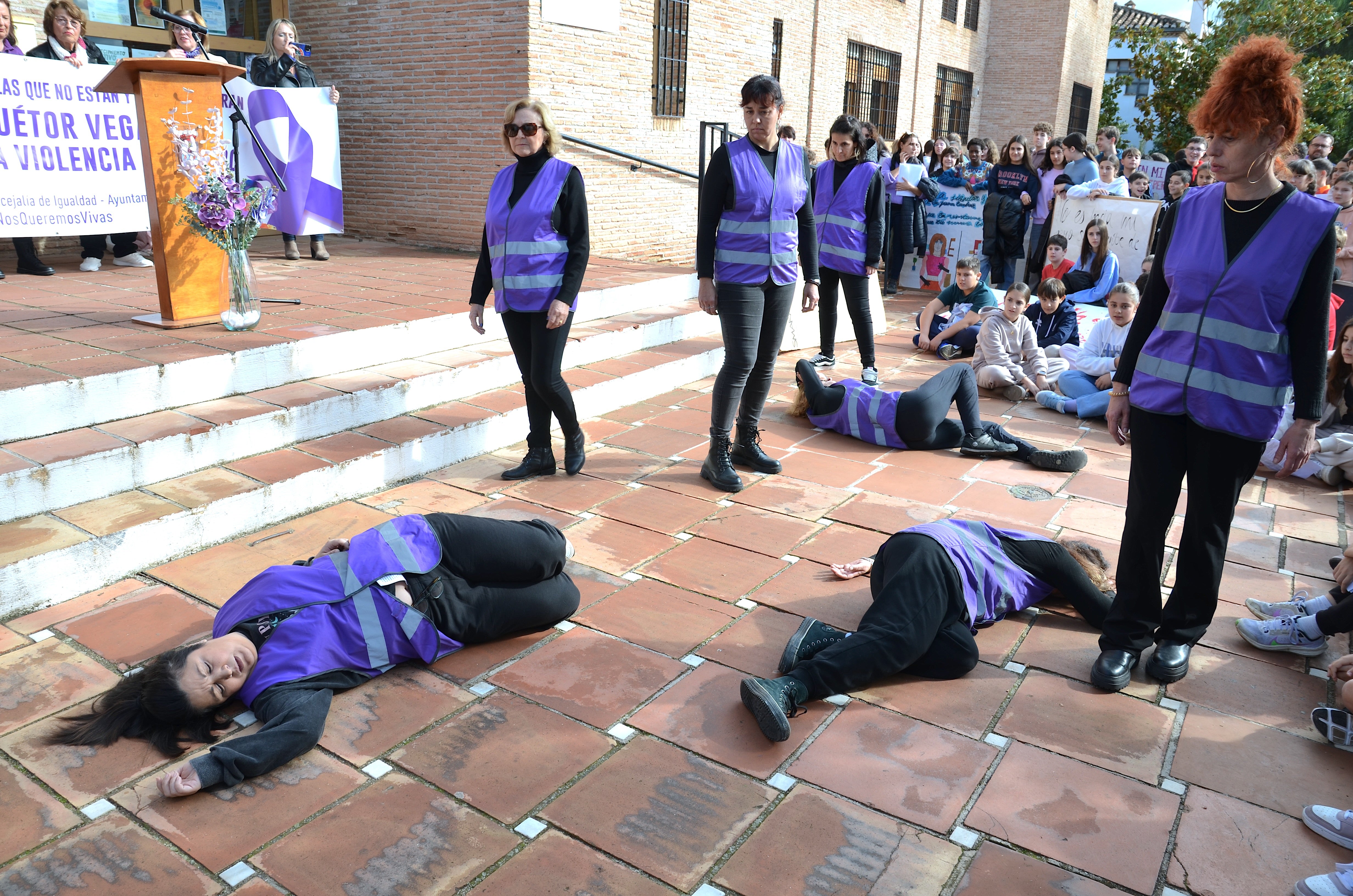Los centros educativos de Huétor Vega enarbolan la lucha del 25N