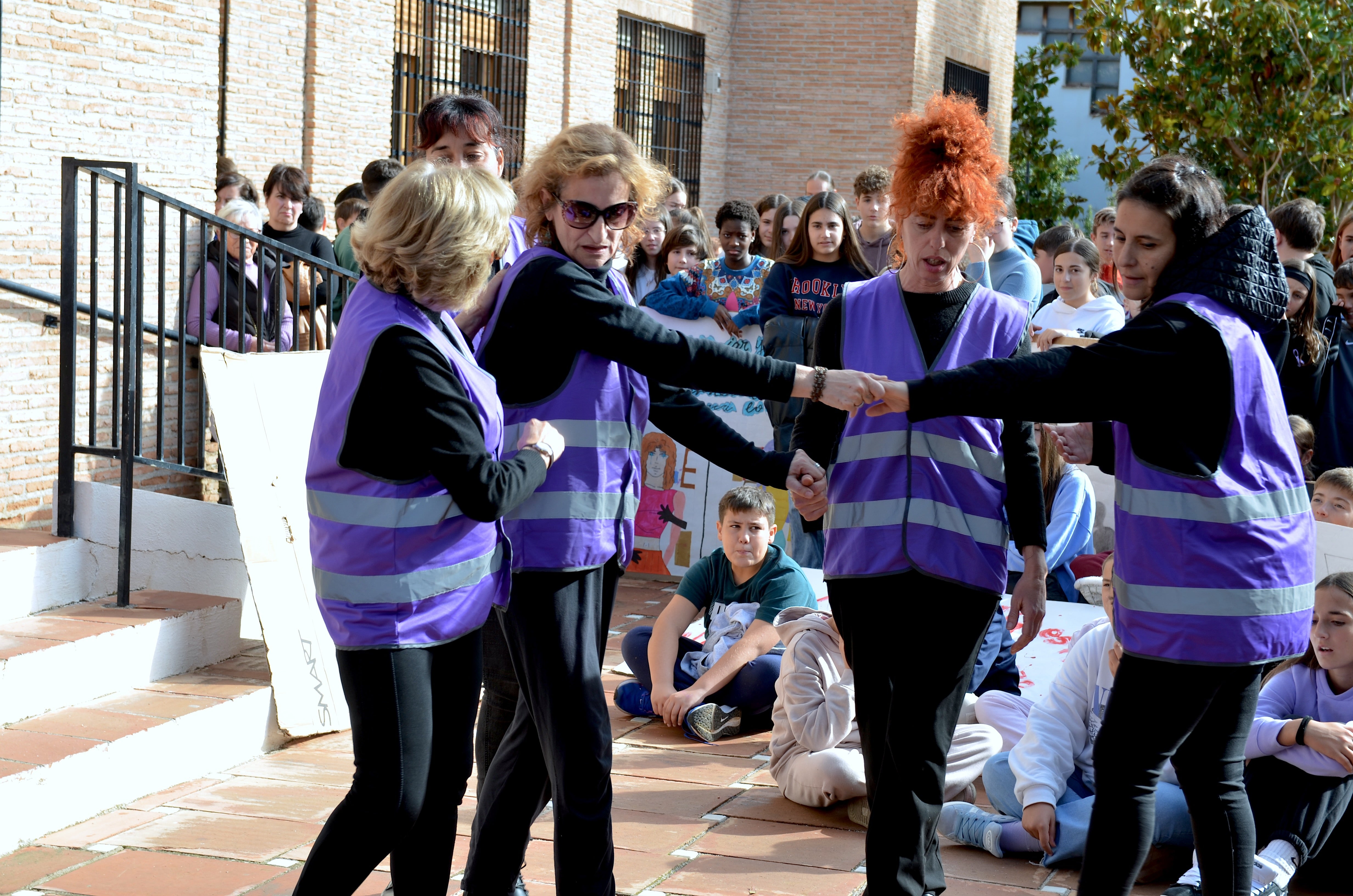 Los centros educativos de Huétor Vega enarbolan la lucha del 25N