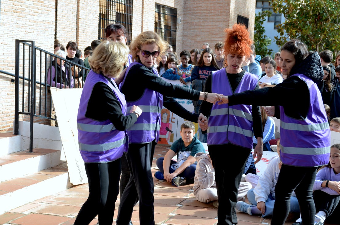 Los centros educativos de Huétor Vega enarbolan la lucha del 25N