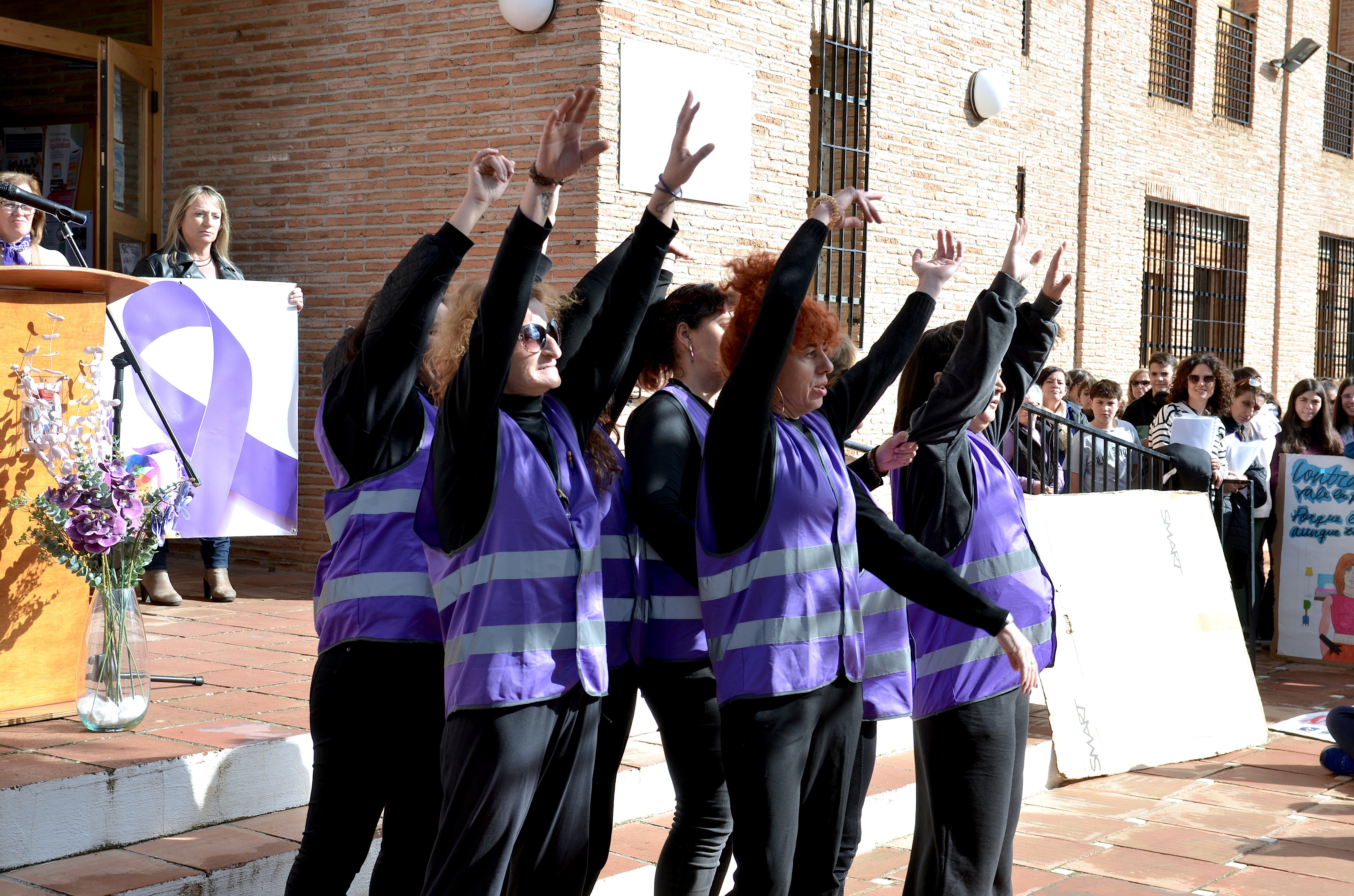 Los centros educativos de Huétor Vega enarbolan la lucha del 25N