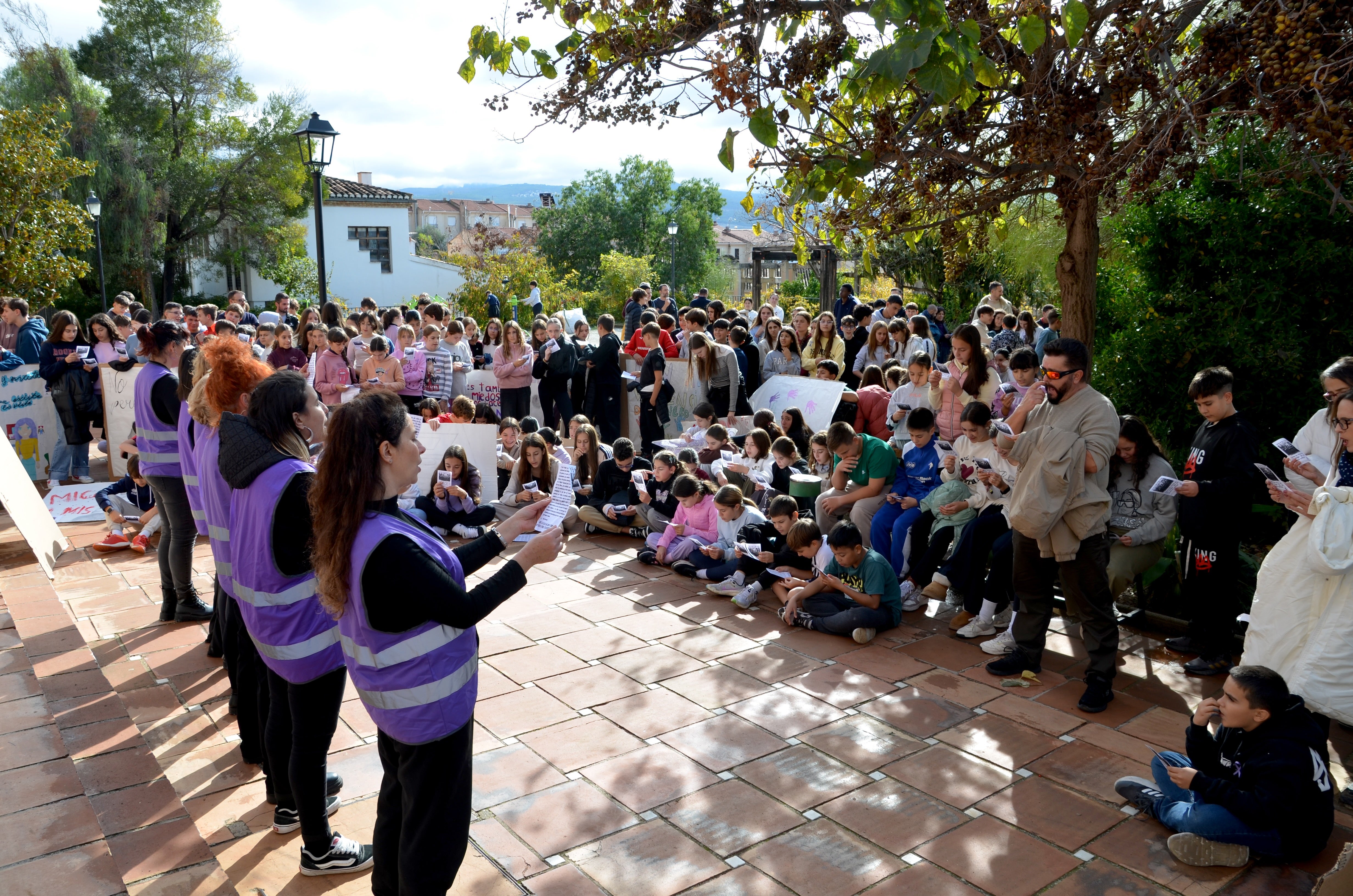 Los centros educativos de Huétor Vega enarbolan la lucha del 25N
