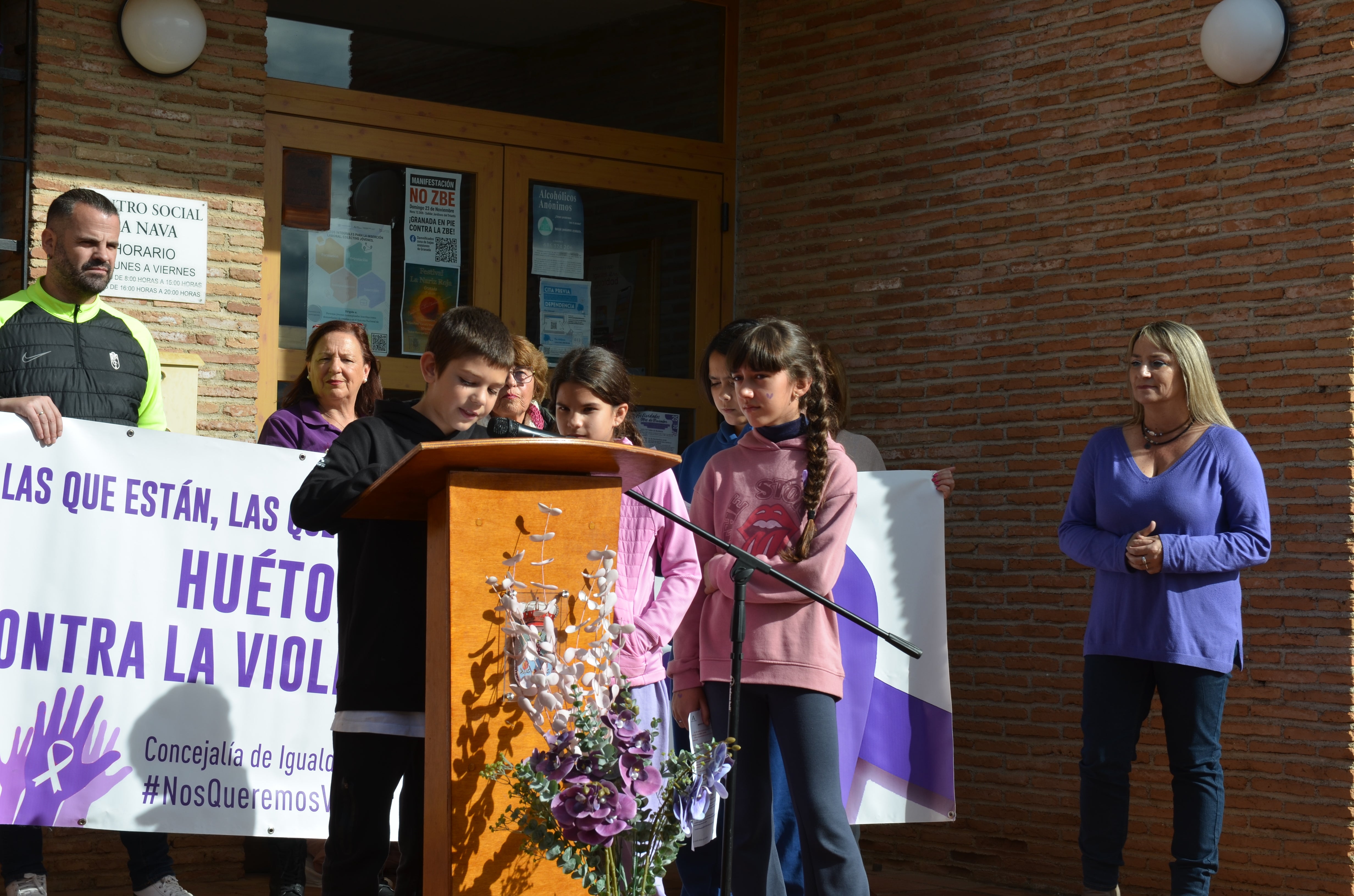 Los centros educativos de Huétor Vega enarbolan la lucha del 25N