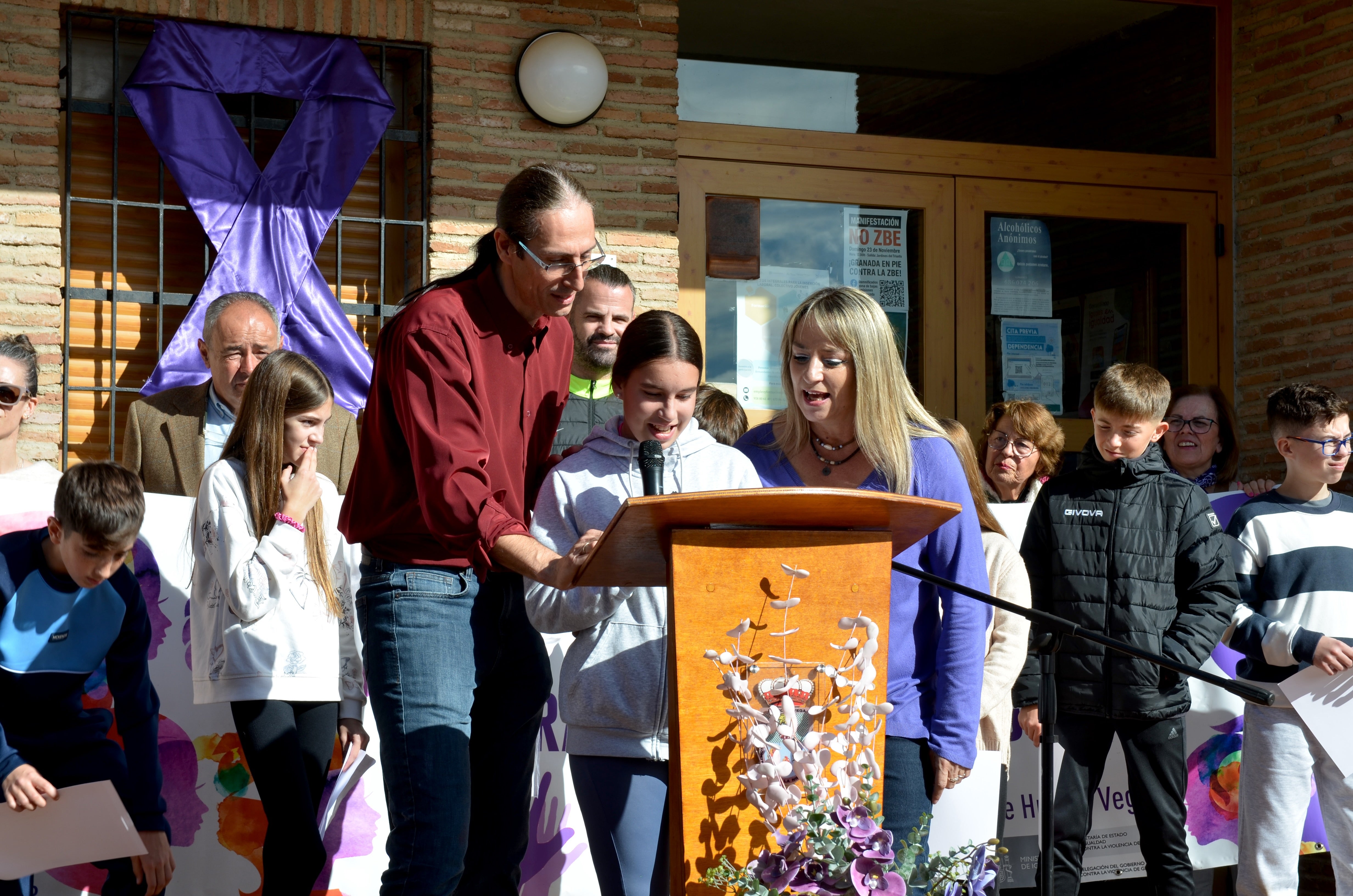 Los centros educativos de Huétor Vega enarbolan la lucha del 25N