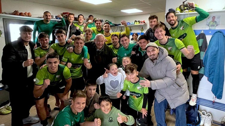 El Huétor Vega gana al Mancha Real en Las Viñas y es octavo