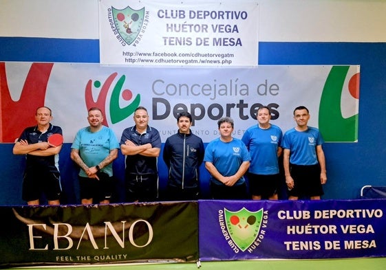 Duelo en Tercera División nacional, con el Huétor Vega a la derecha.