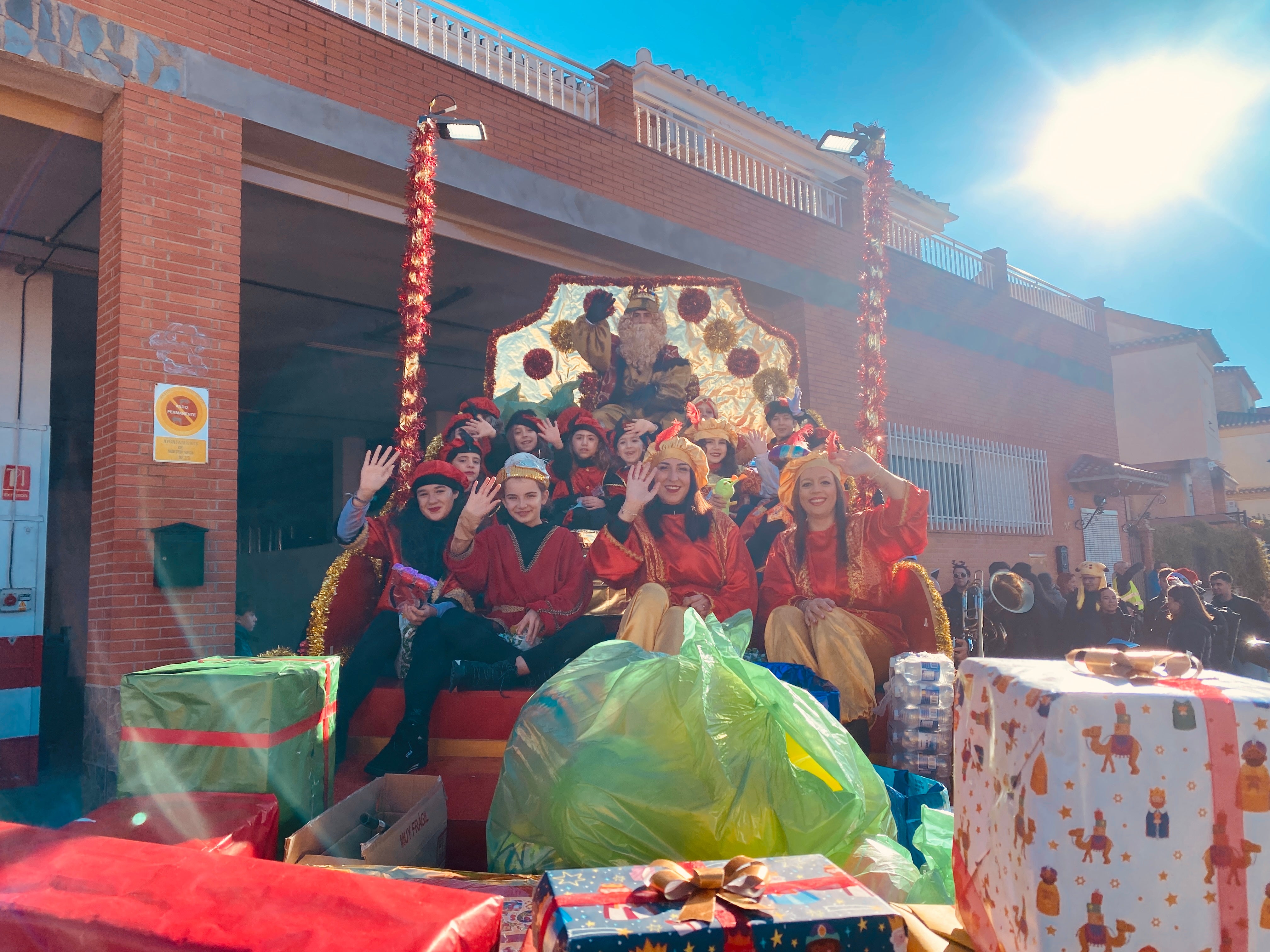 El sol ilumina la Cabalgata de Huétor Vega