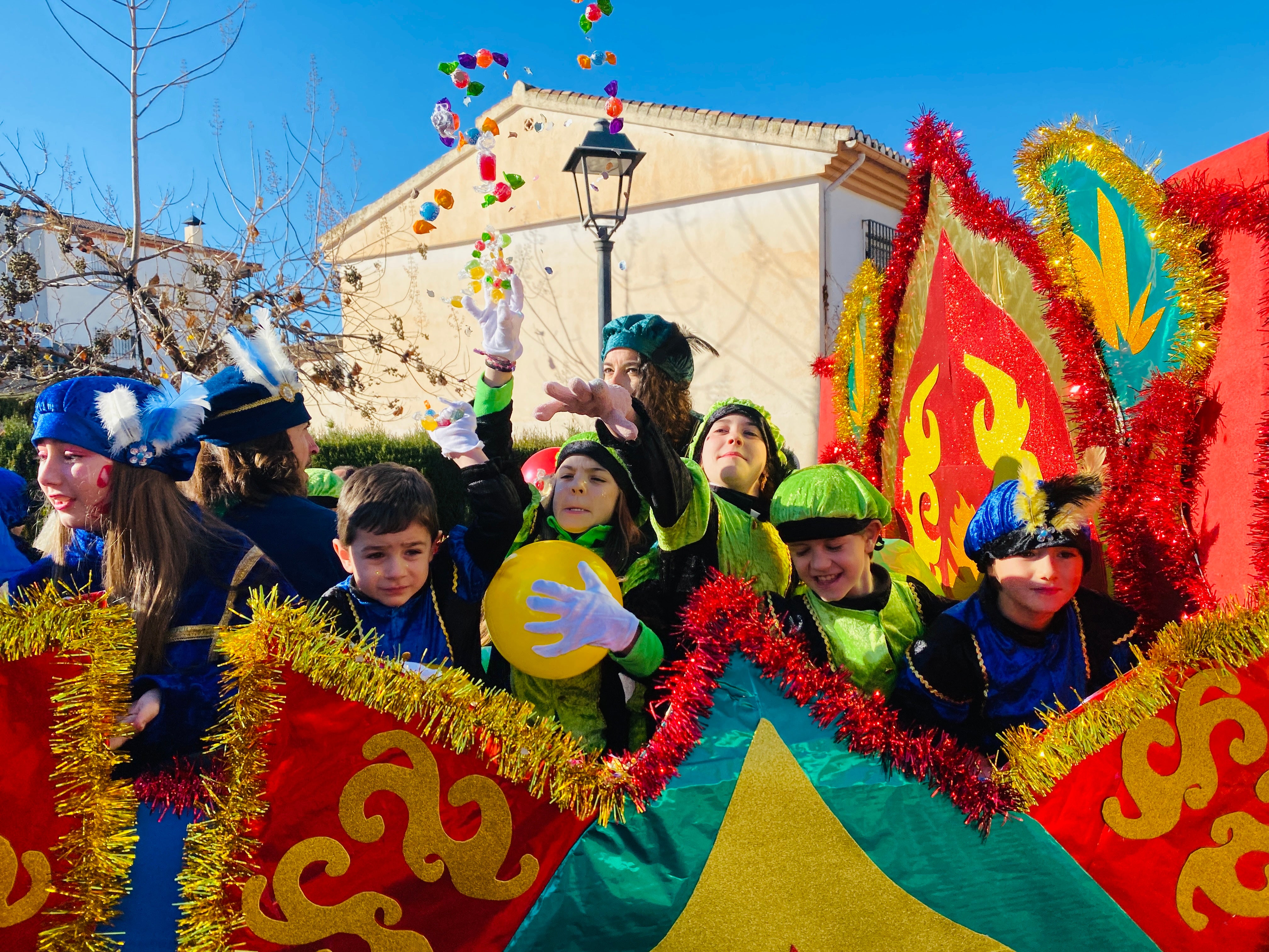 El sol ilumina la Cabalgata de Huétor Vega