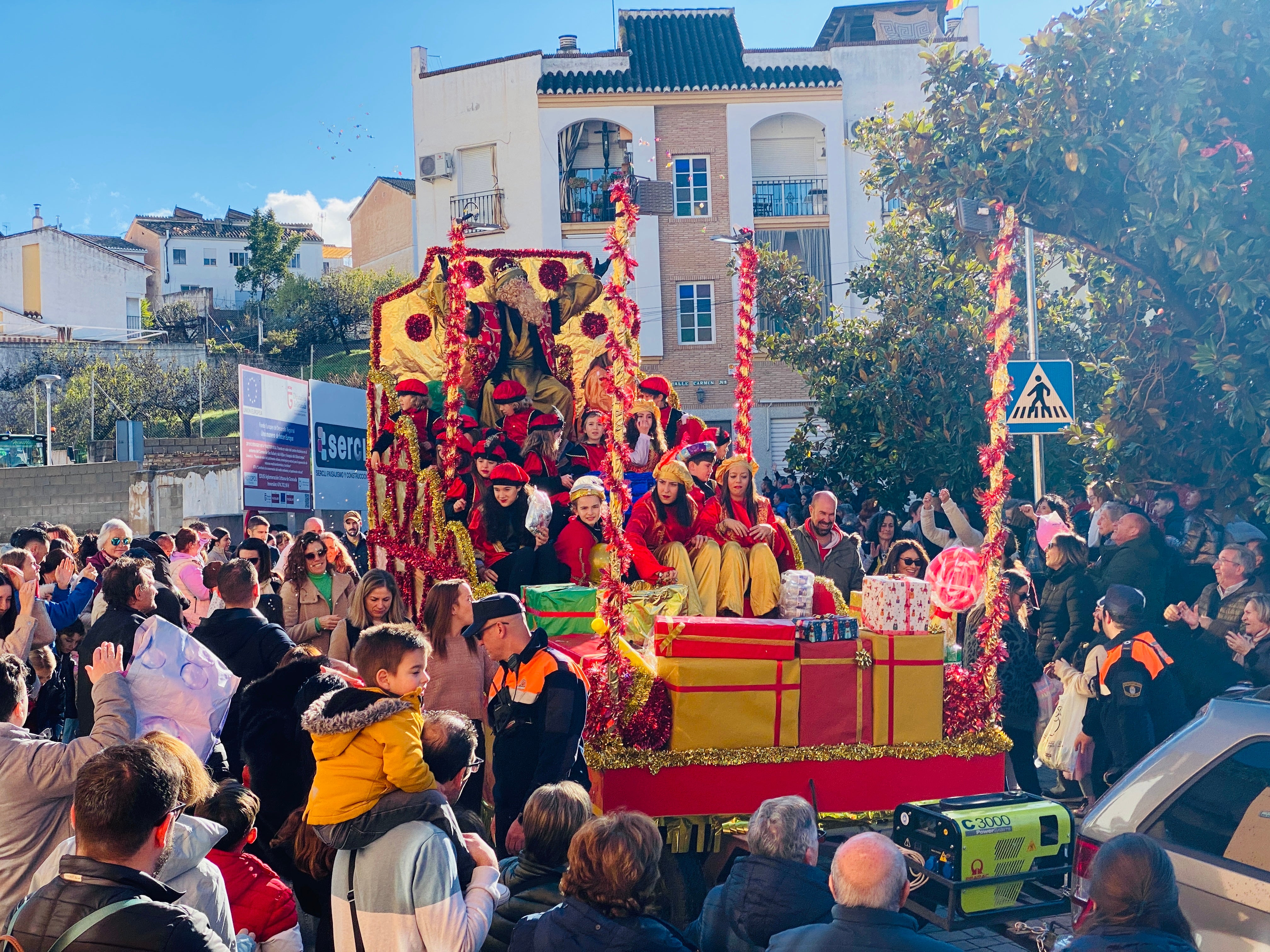 El sol ilumina la Cabalgata de Huétor Vega