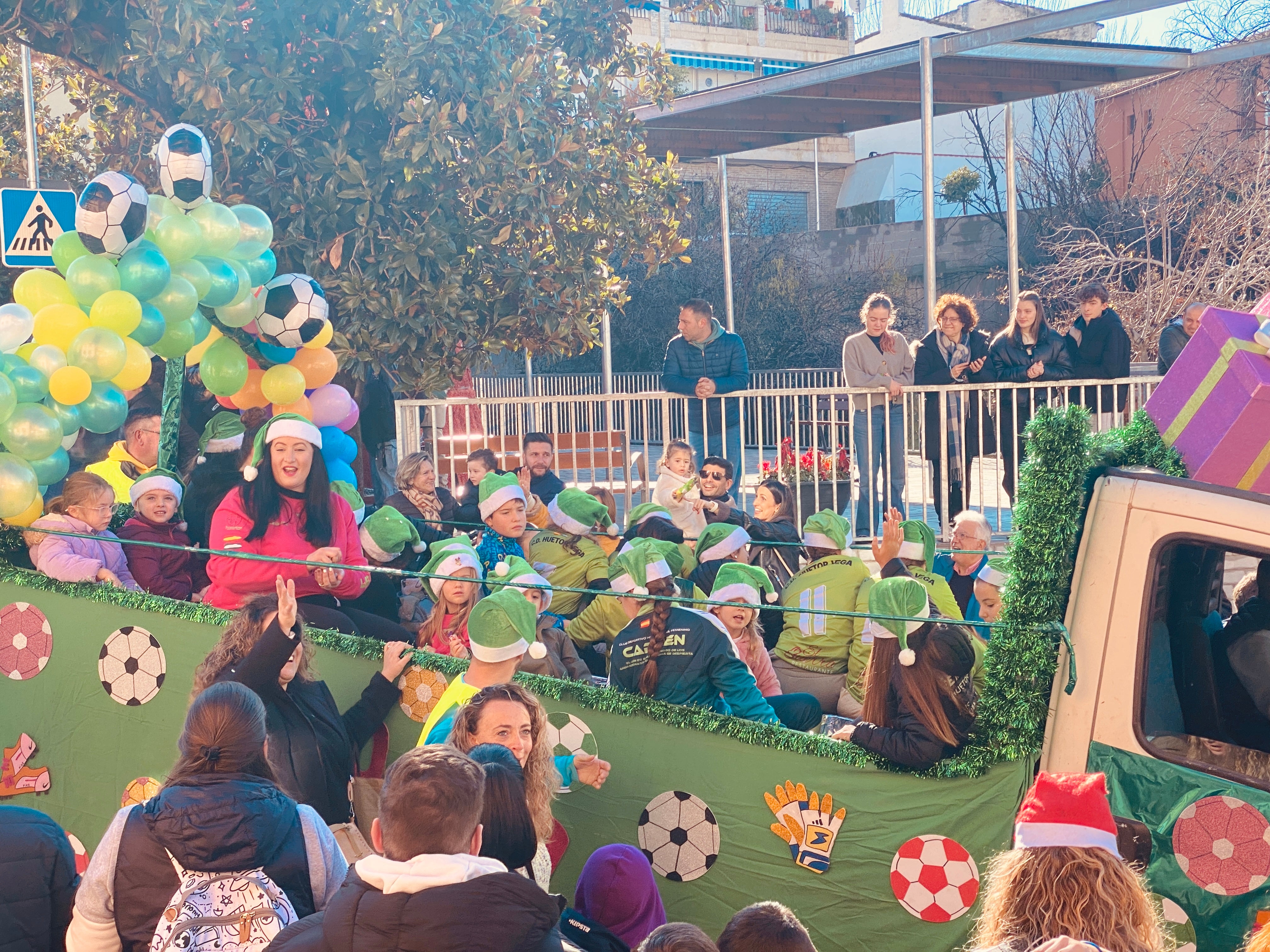 El sol ilumina la Cabalgata de Huétor Vega