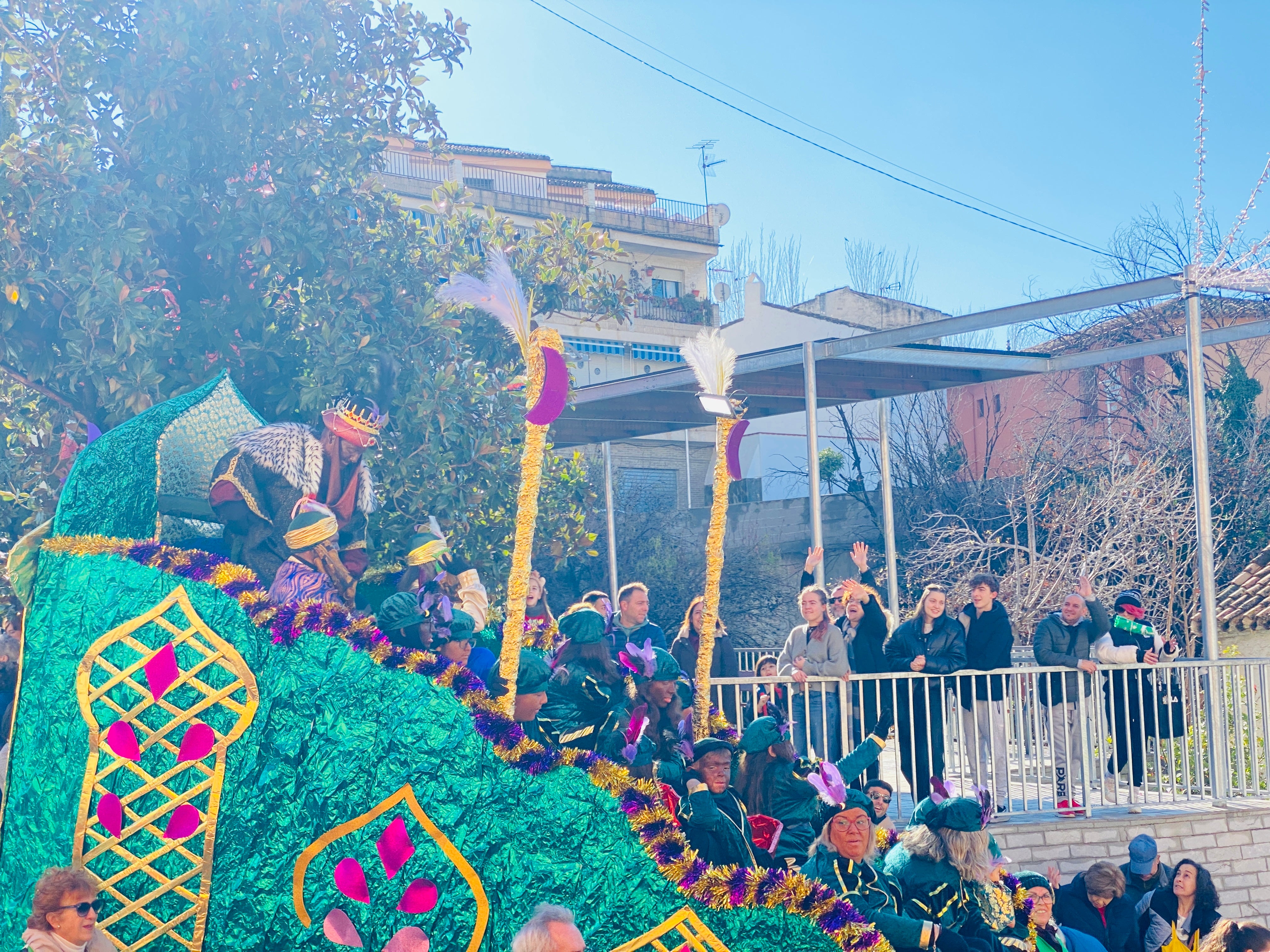 El sol ilumina la Cabalgata de Huétor Vega