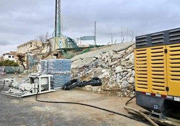 La empresa encargada de la reconstrucción y refuerzo del muro ya se encuentra trabajando sobre el terreno.
