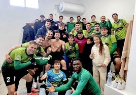Los verdinegros celebran su primera victoria del año tras el derbi provincial ante el Huétor Tájar.