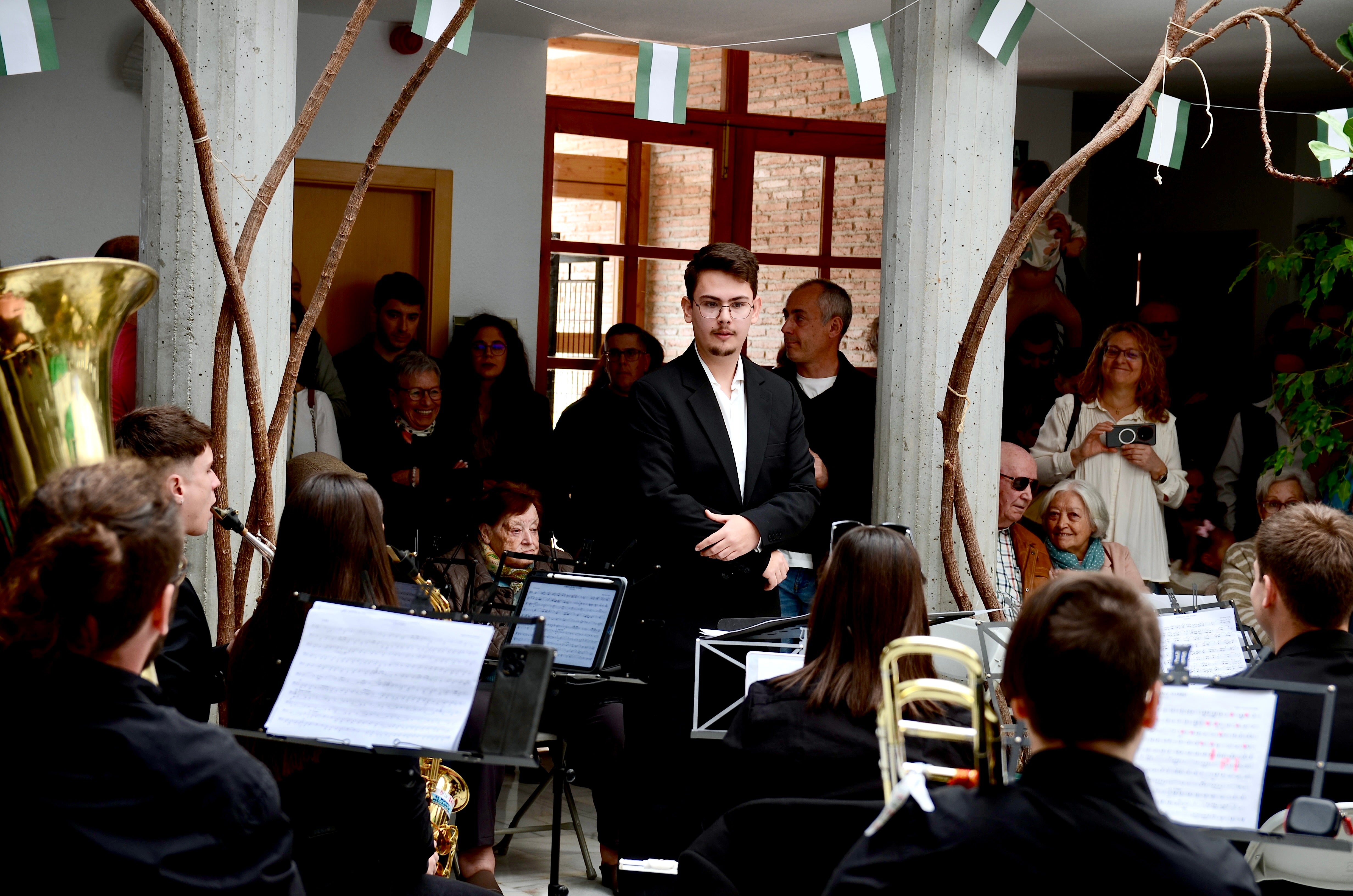 Un Día de Andalucía cargado de emoción en Huétor Vega