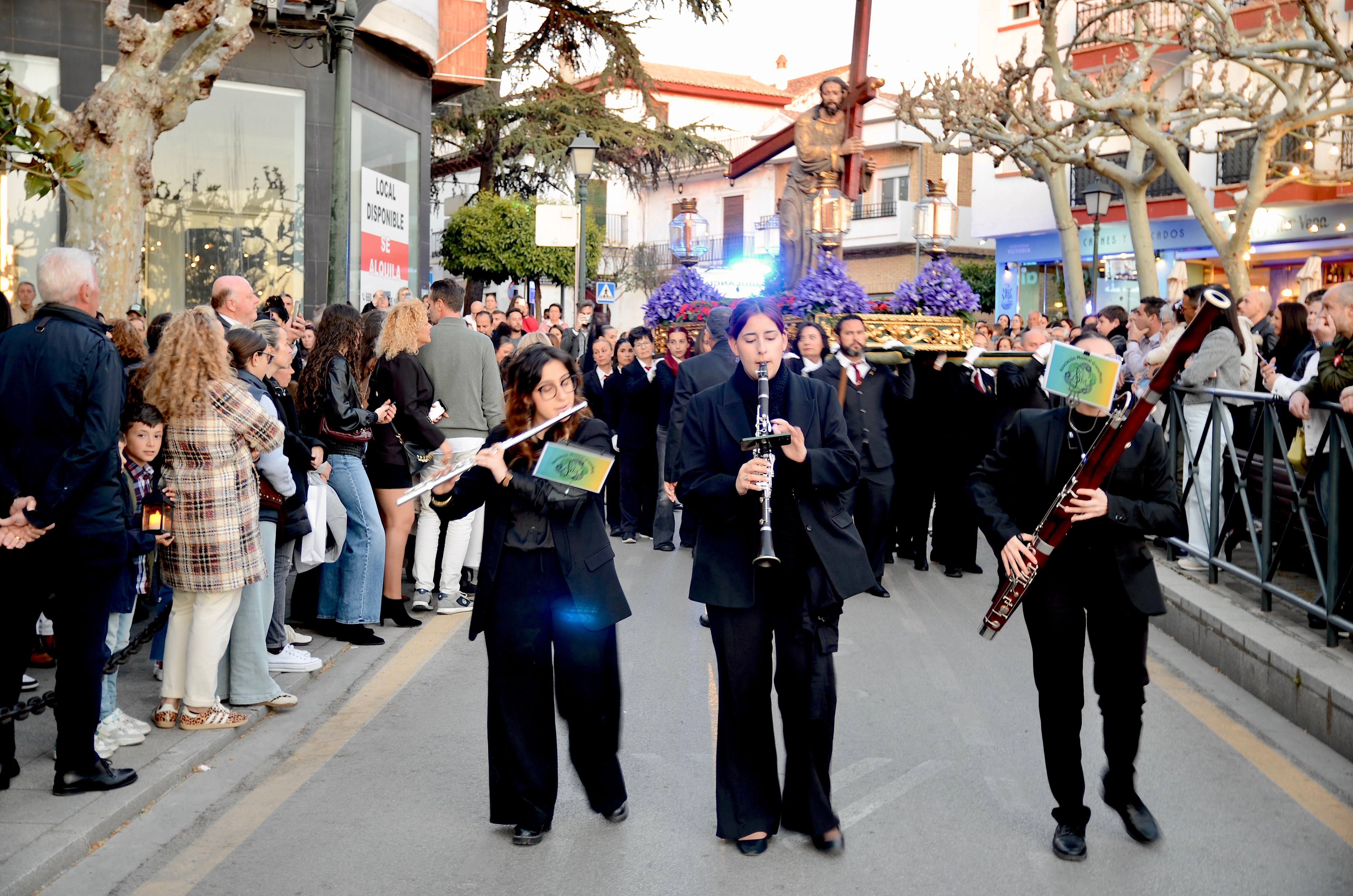 El Jueves Santo suena a saeta en Huétor Vega