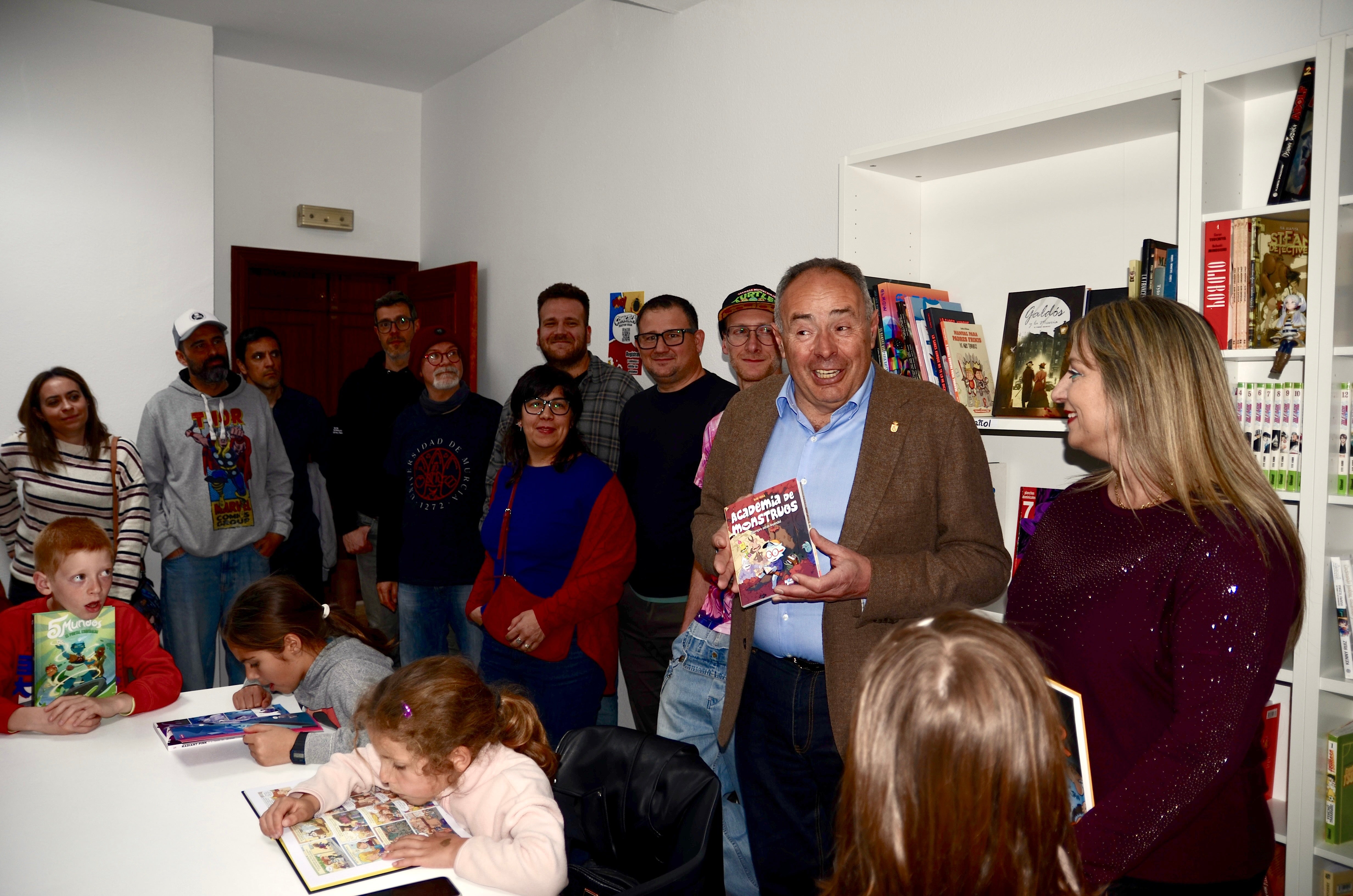 El alcalde de Huétor Vega, en la inauguración.