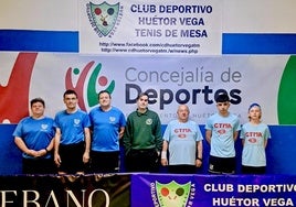 El equipo hueteño (izquierda) no tuvo piedad del CTM Almuñécar, al que endosó un contundente 6-0.