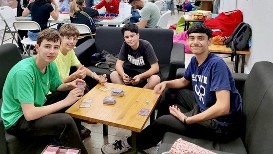 Huétor Vega cambia las pantallas por los dados en una exitosa jornada de juegos de mesa