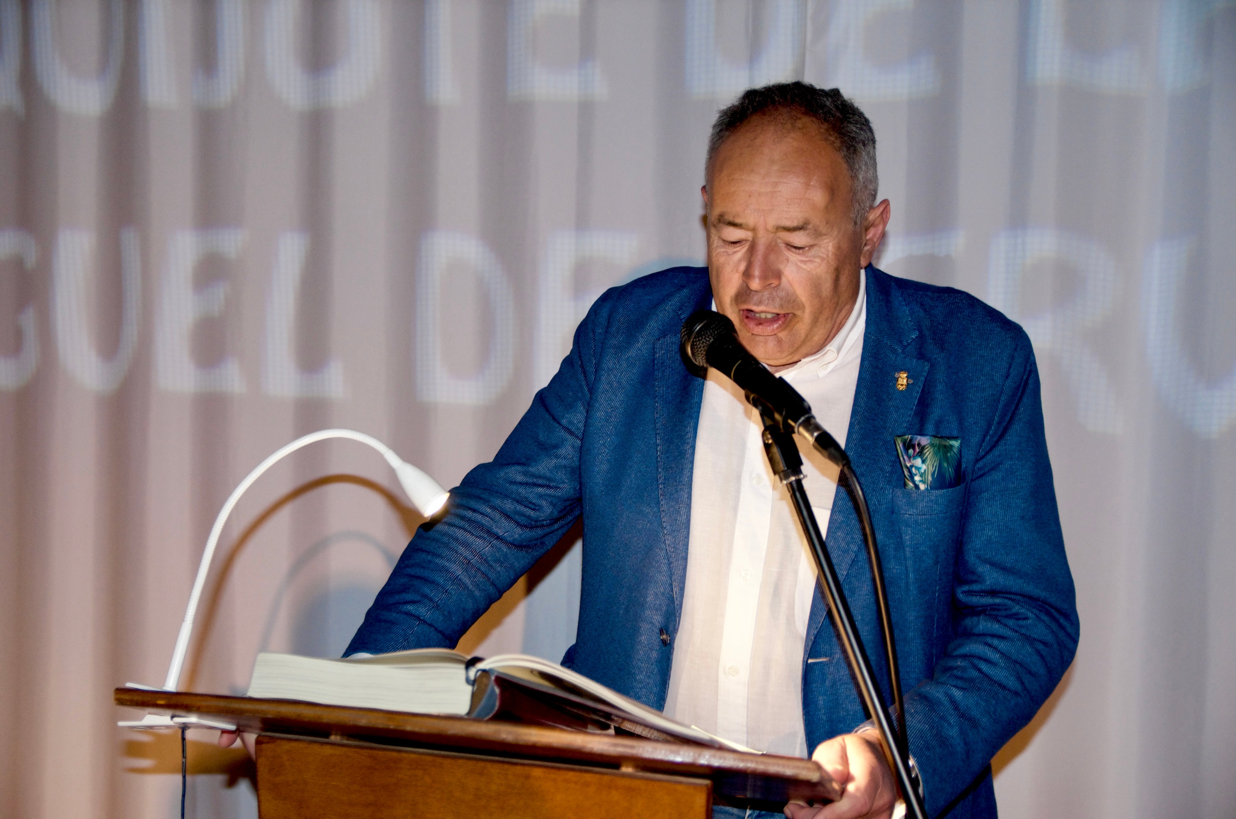 Huétor Vega lee 'El Quijote' en el Centro Huerta Cercada