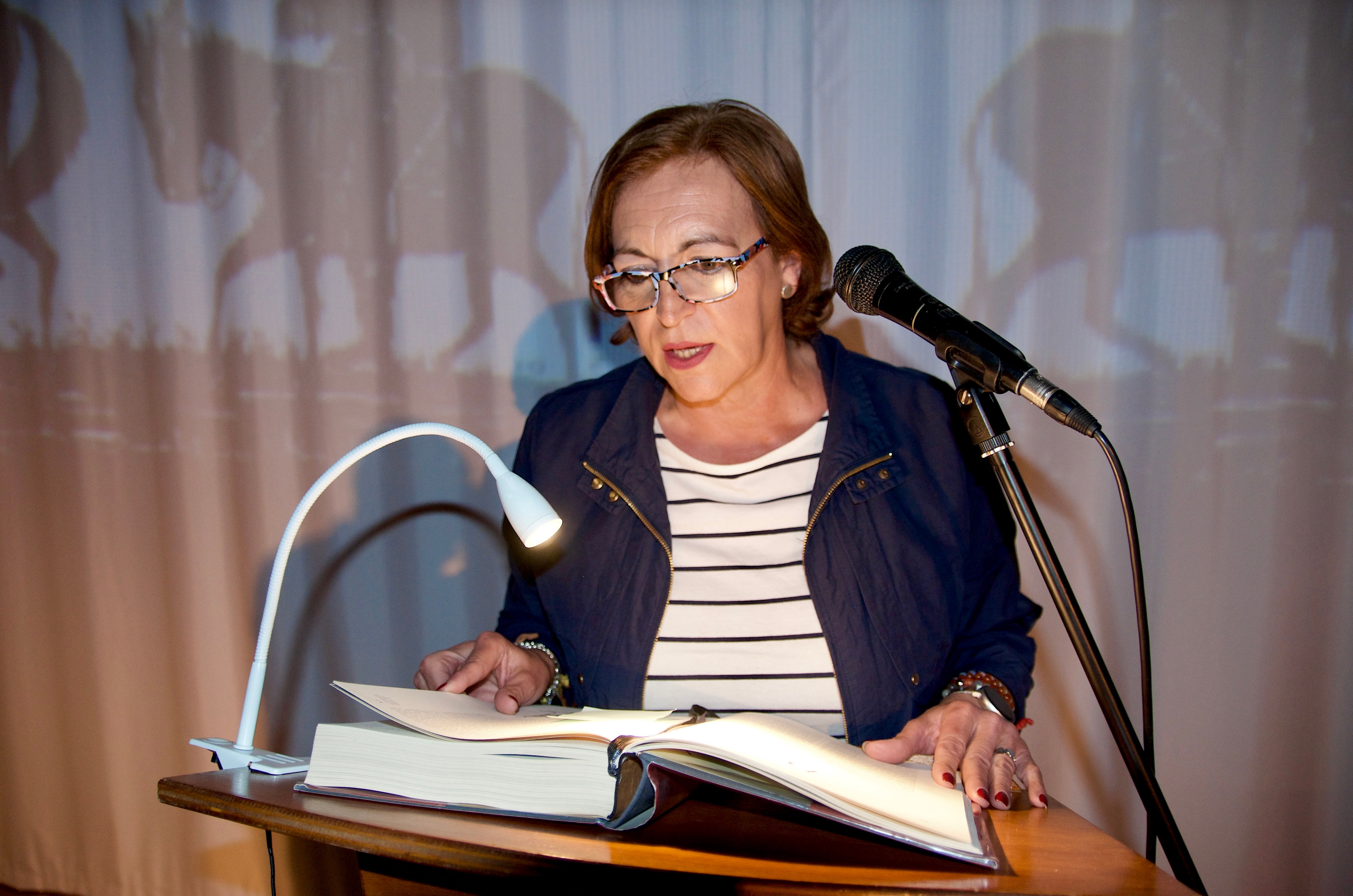 Huétor Vega lee 'El Quijote' en el Centro Huerta Cercada