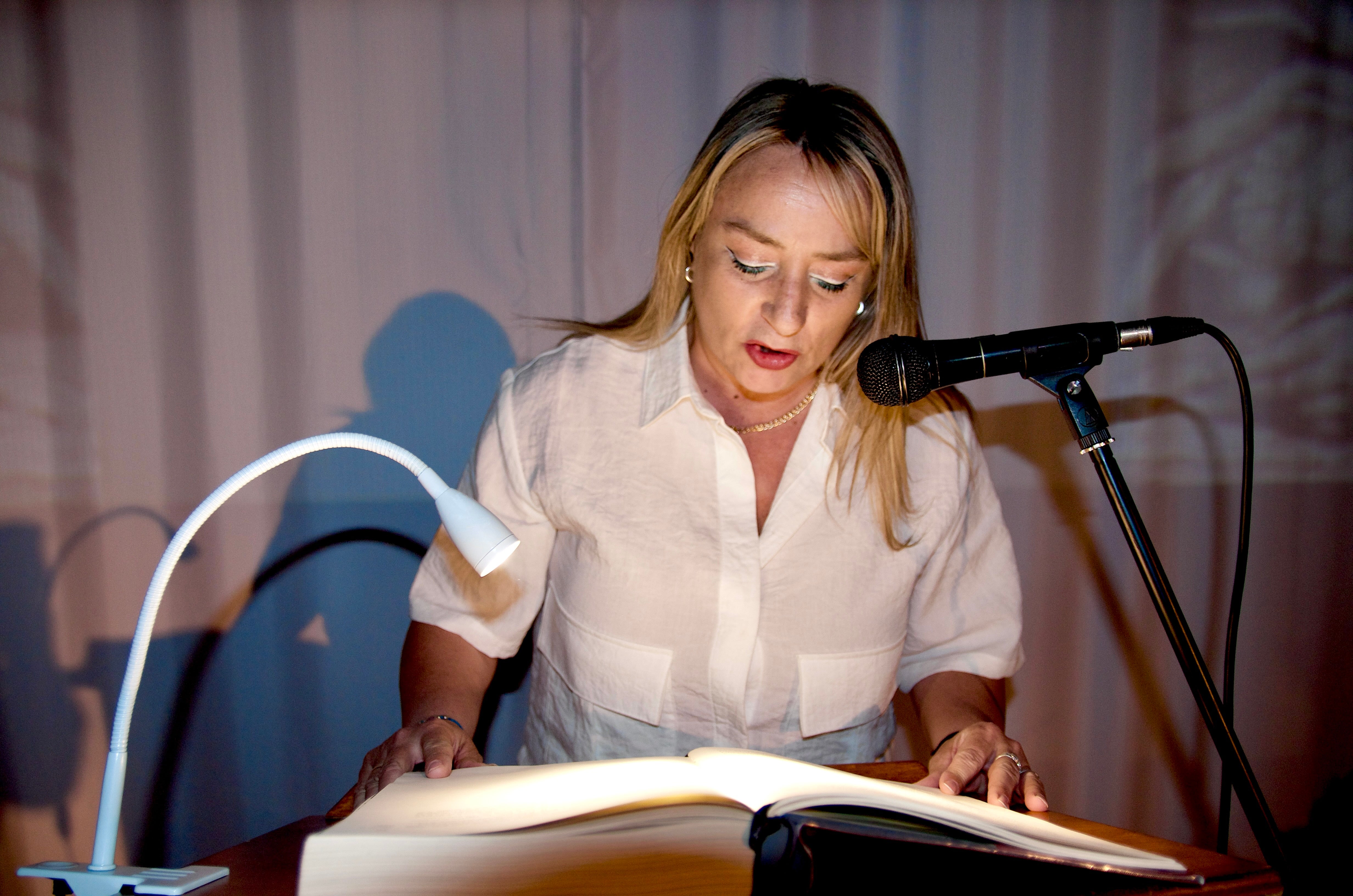 Huétor Vega lee 'El Quijote' en el Centro Huerta Cercada