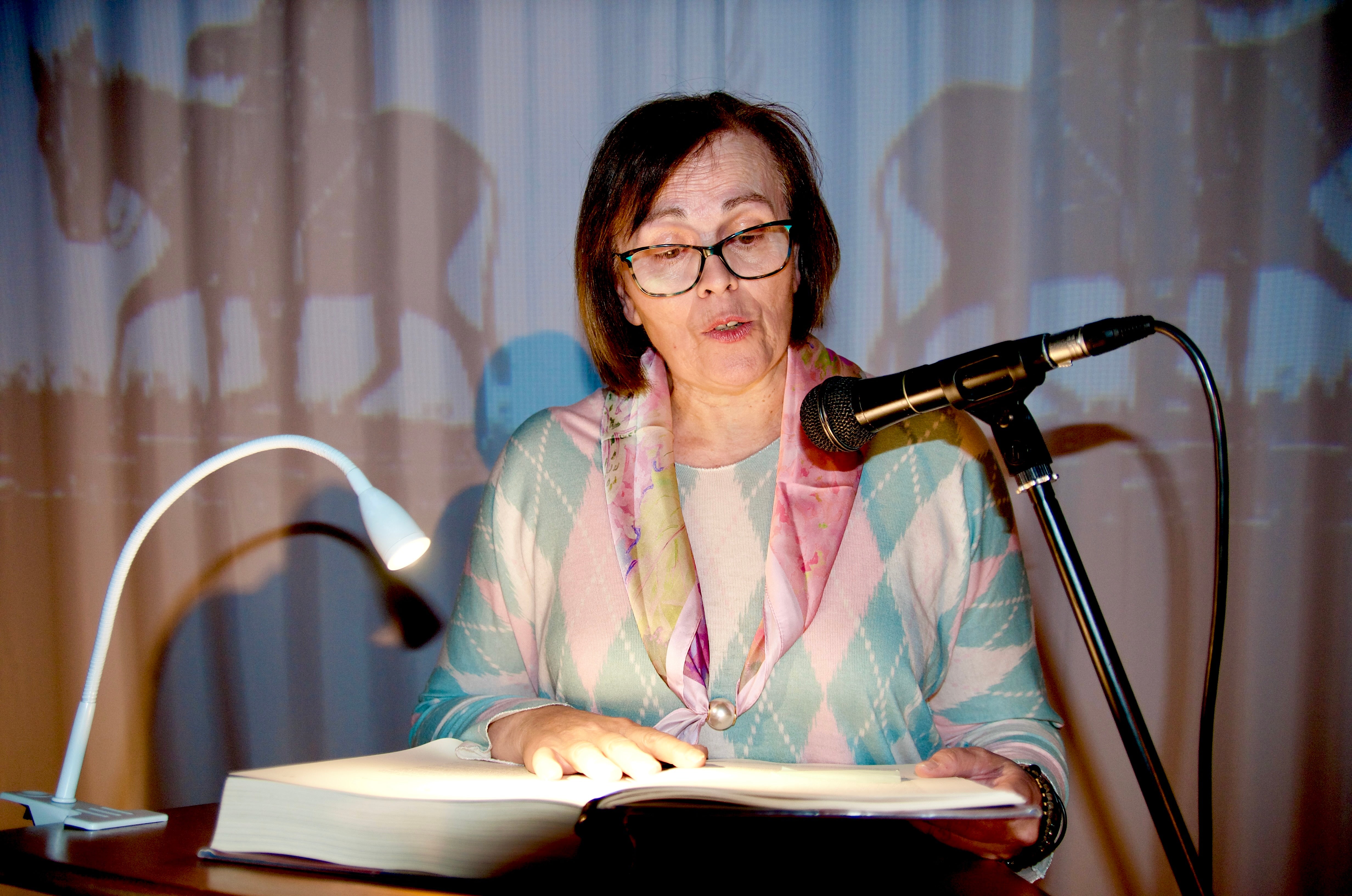 Huétor Vega lee 'El Quijote' en el Centro Huerta Cercada