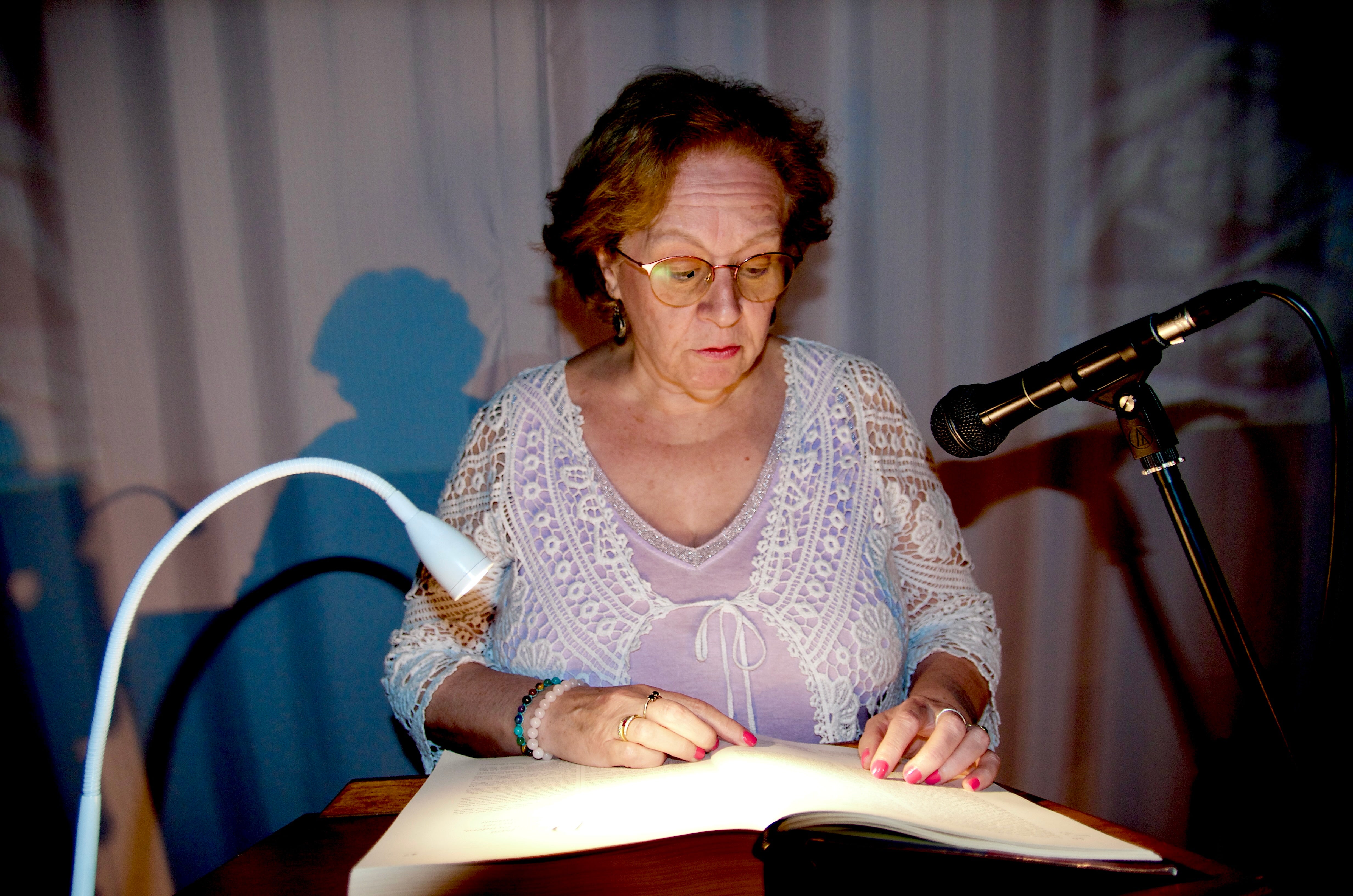 Huétor Vega lee 'El Quijote' en el Centro Huerta Cercada