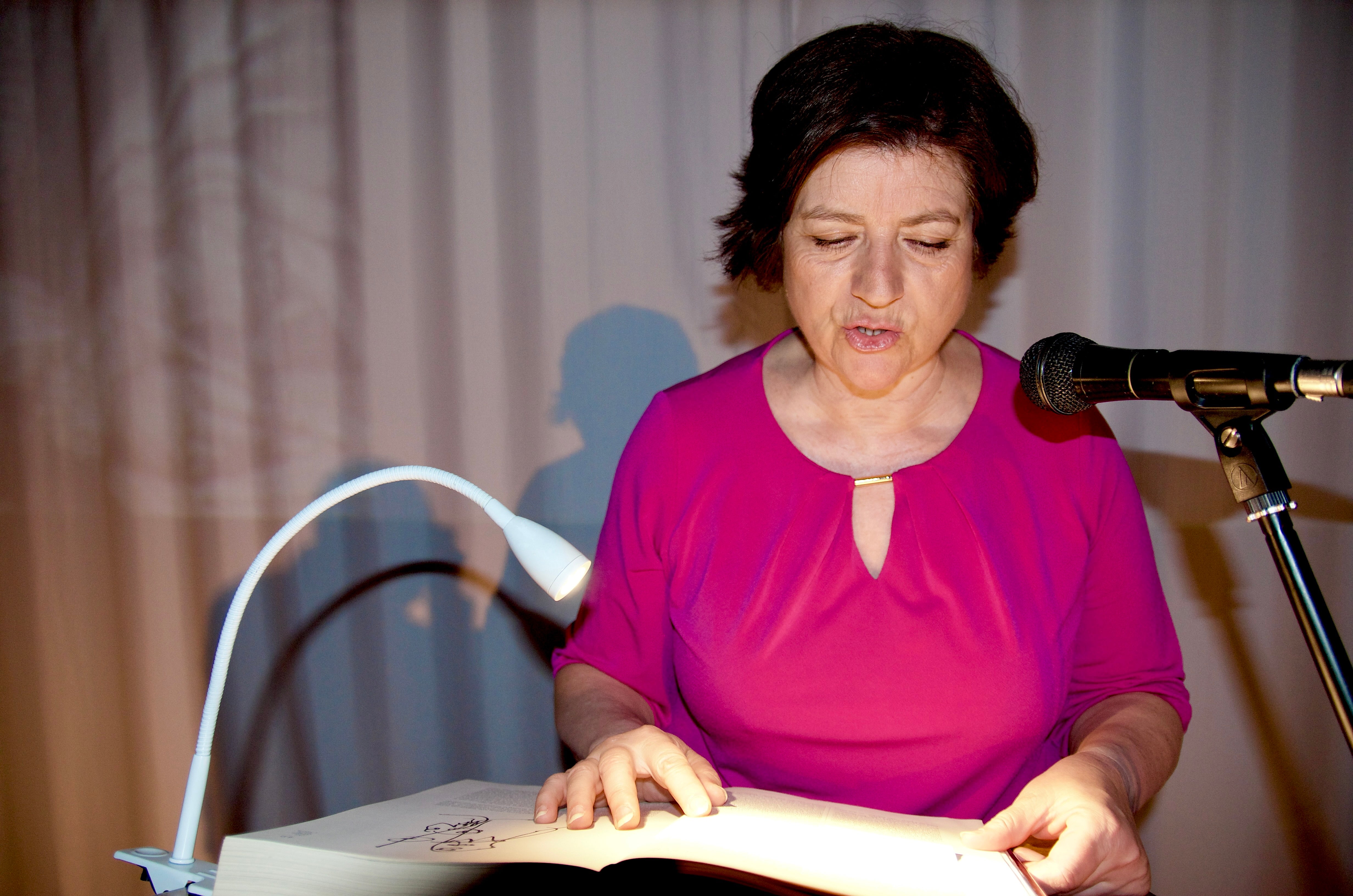 Huétor Vega lee 'El Quijote' en el Centro Huerta Cercada