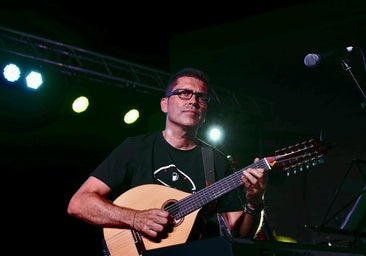 Óscar Musso, tocando en su pueblo: Huétor Vega.
