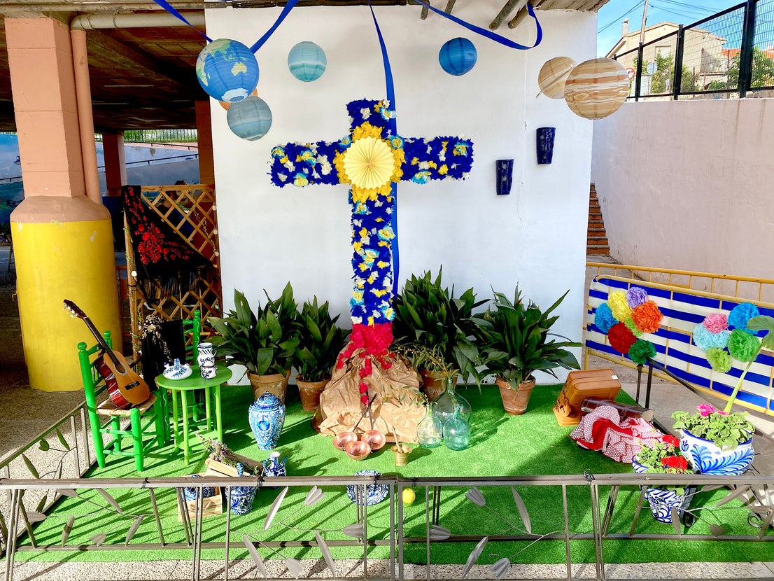 Huétor Vega saborea el ambiente de cruces