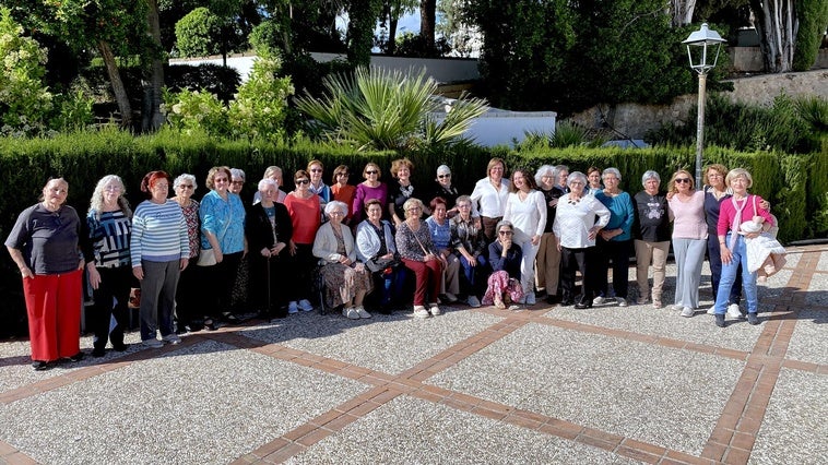 Una tarde literaria con las mujeres de Vesci y el taller de poesía de Huétor Vega
