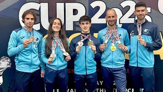 La expedición hueteña muestra sus medallas en Londres.