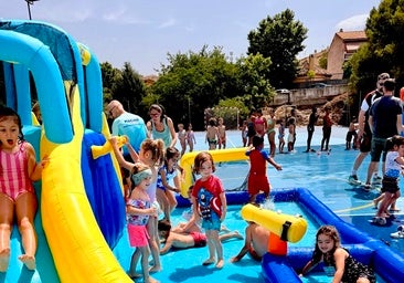 Juegos de agua para despedir el curso en el CEIP Mariana Pineda de Huétor Vega.