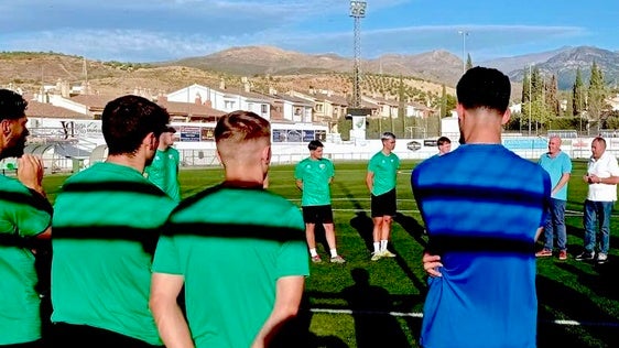 El CD Huétor Vega inicia la pretemporada en Las Viñas con el debut en el horizonte