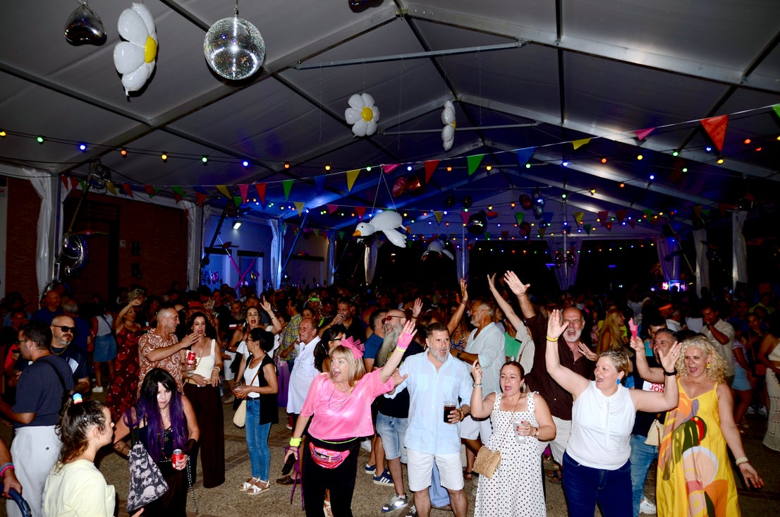 Fiesta Ochentera en Huétor Vega: rímel, tupés y lentejuelas
