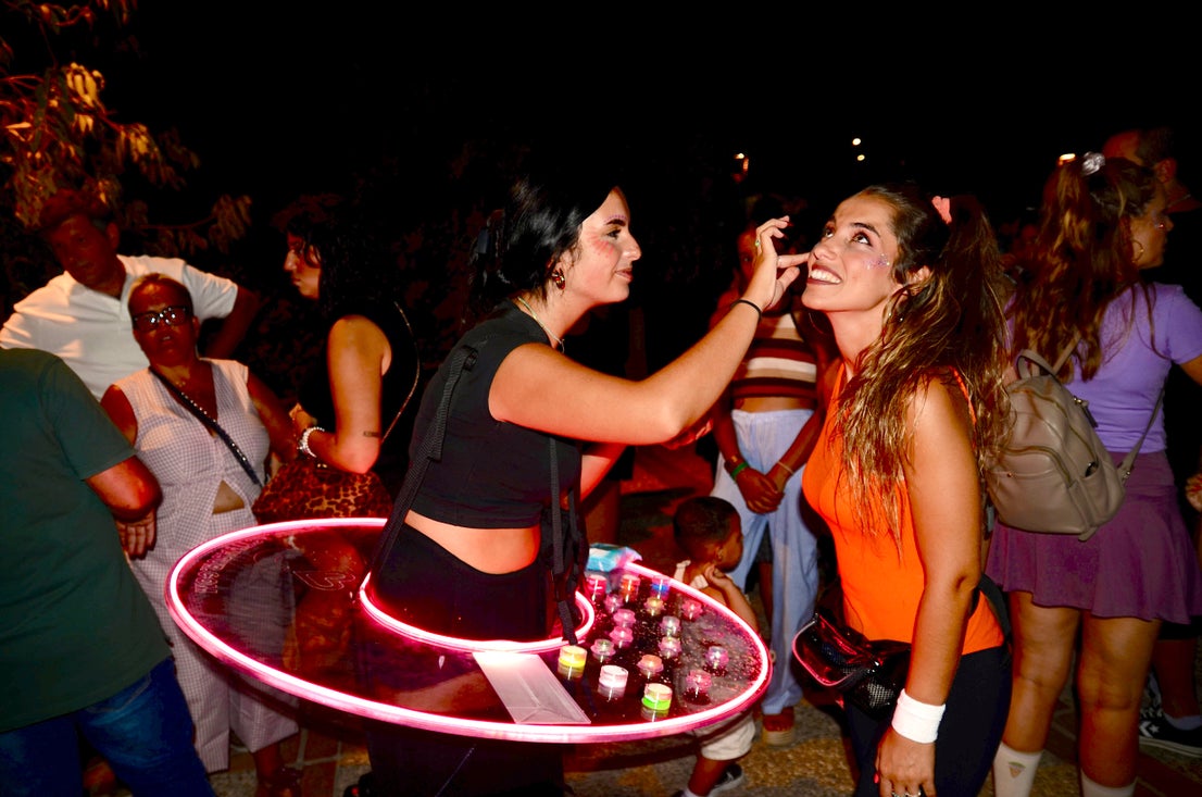 Fiesta Ochentera en Huétor Vega: rímel, tupés y lentejuelas