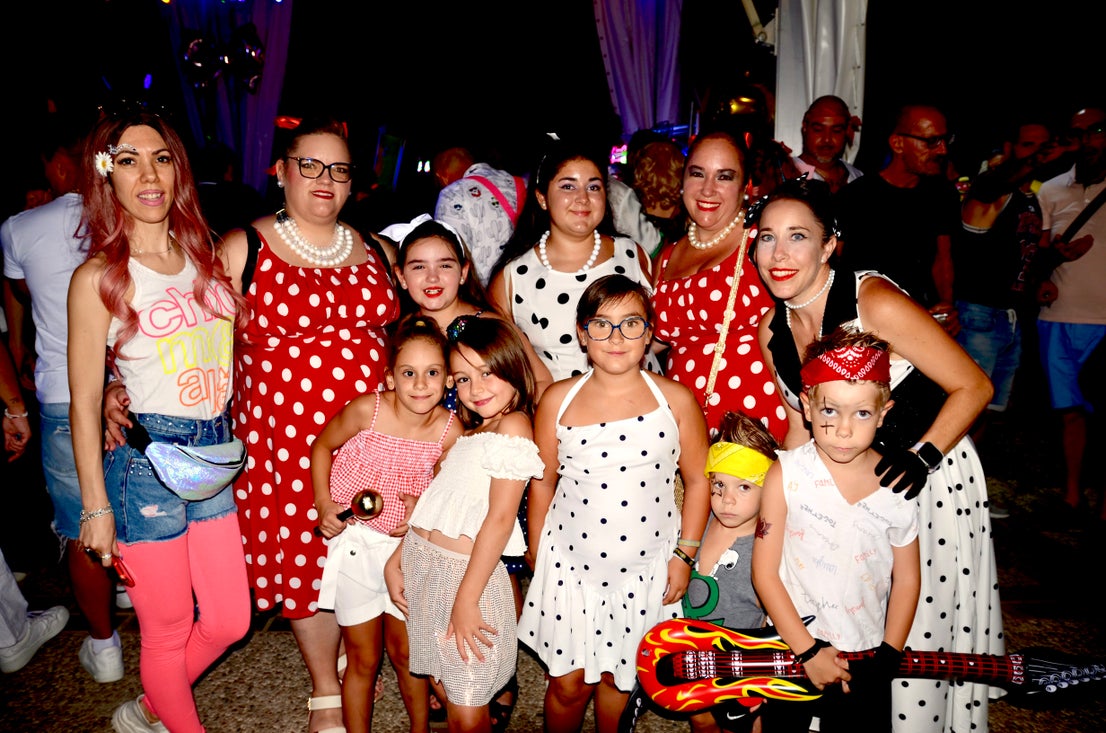 Fiesta Ochentera en Huétor Vega: rímel, tupés y lentejuelas