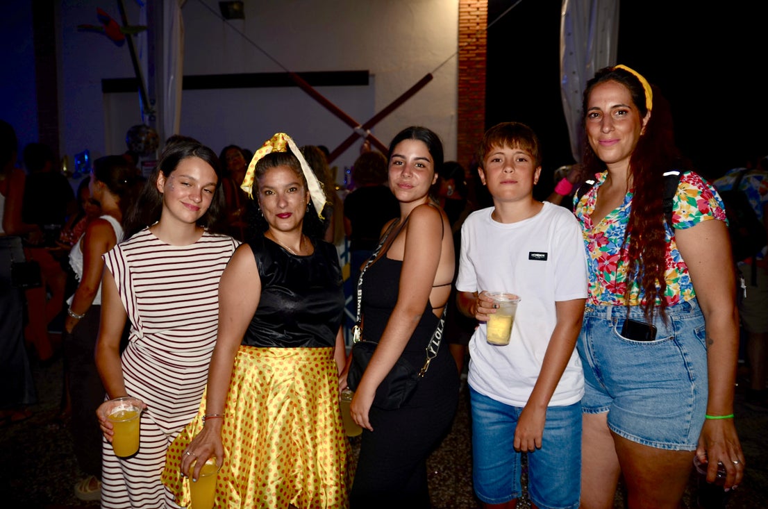 Fiesta Ochentera en Huétor Vega: rímel, tupés y lentejuelas