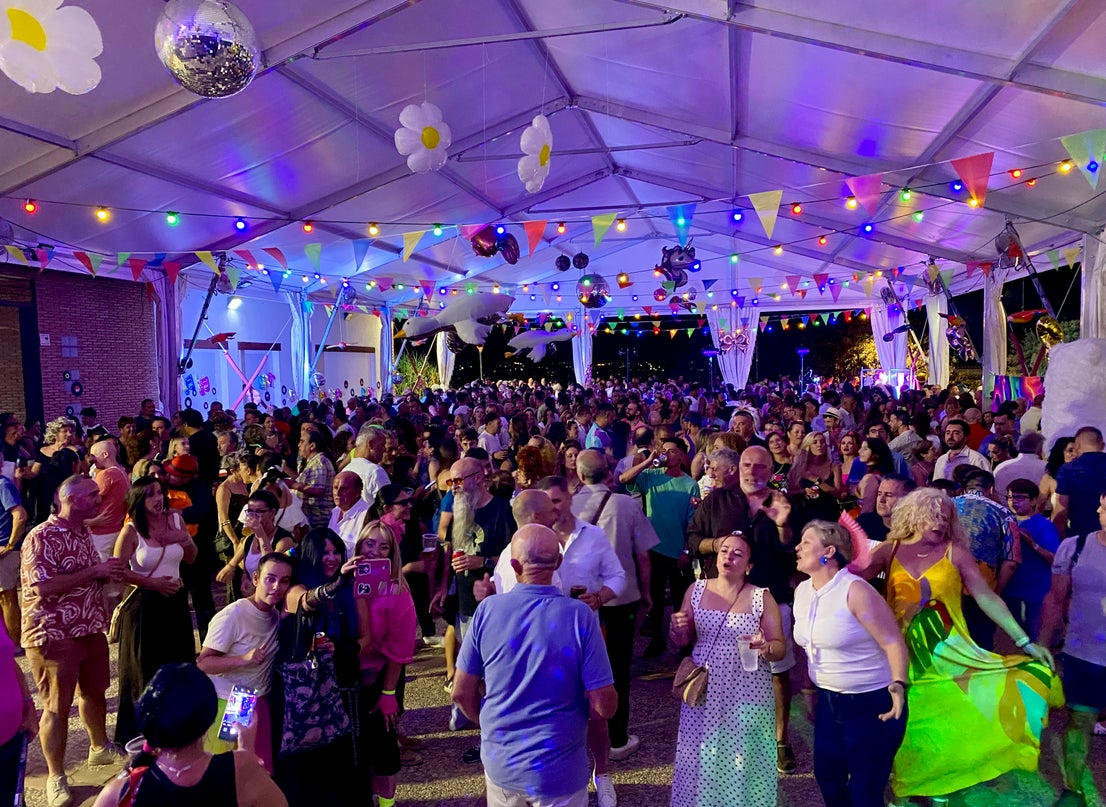 Fiesta Ochentera en Huétor Vega: rímel, tupés y lentejuelas