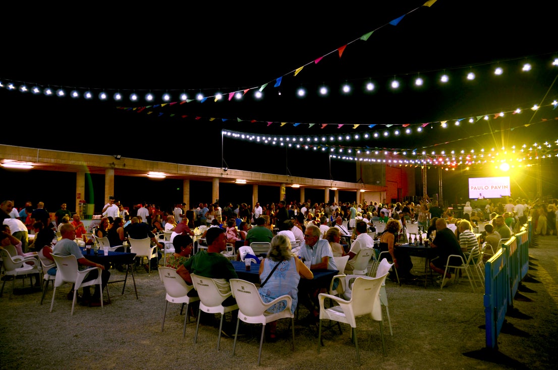 Amistades Peligrosas, la primera tentación de las noches de feria de Huétor Vega