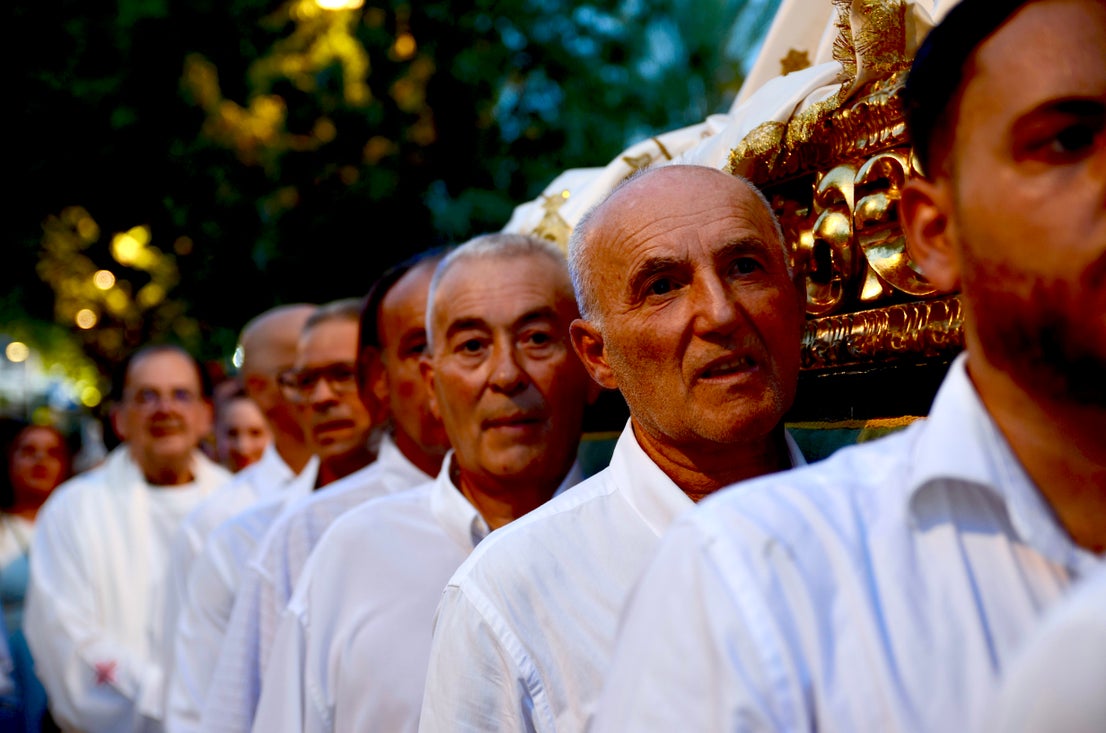 La emocionante procesión de San Roque y la Virgen del Rosario en Huétor Vega