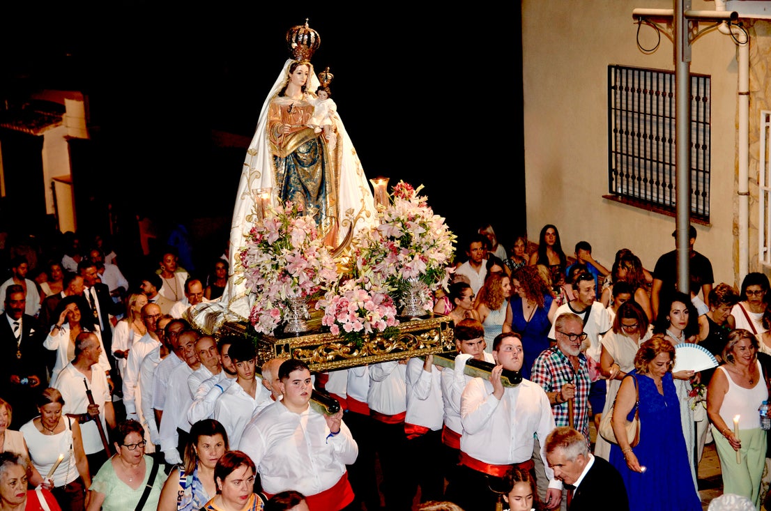 La emocionante procesión de San Roque y la Virgen del Rosario en Huétor Vega