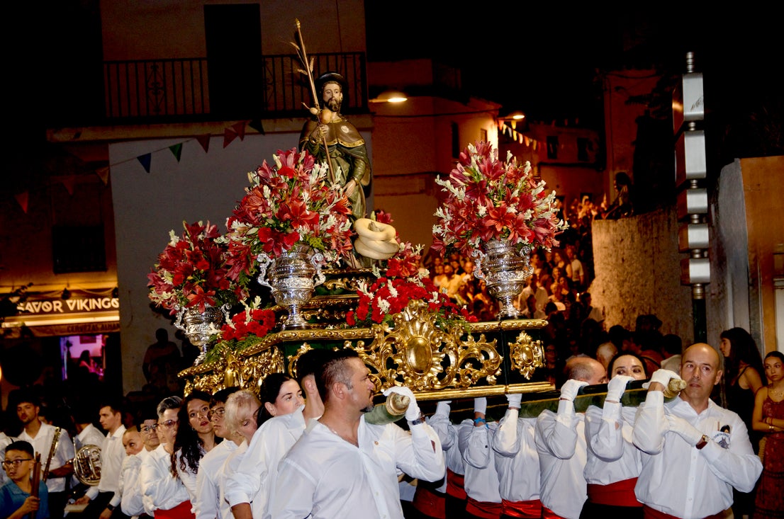La emocionante procesión de San Roque y la Virgen del Rosario en Huétor Vega