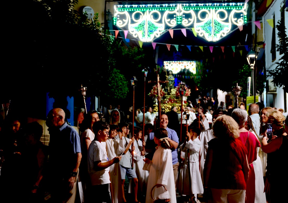 La emocionante procesión de San Roque y la Virgen del Rosario en Huétor Vega