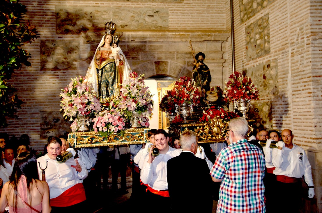 La emocionante procesión de San Roque y la Virgen del Rosario en Huétor Vega