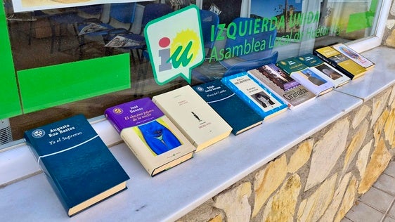 Izquierda Unida convierte su sede de Huétor Vega en un ‘escaparate lector’