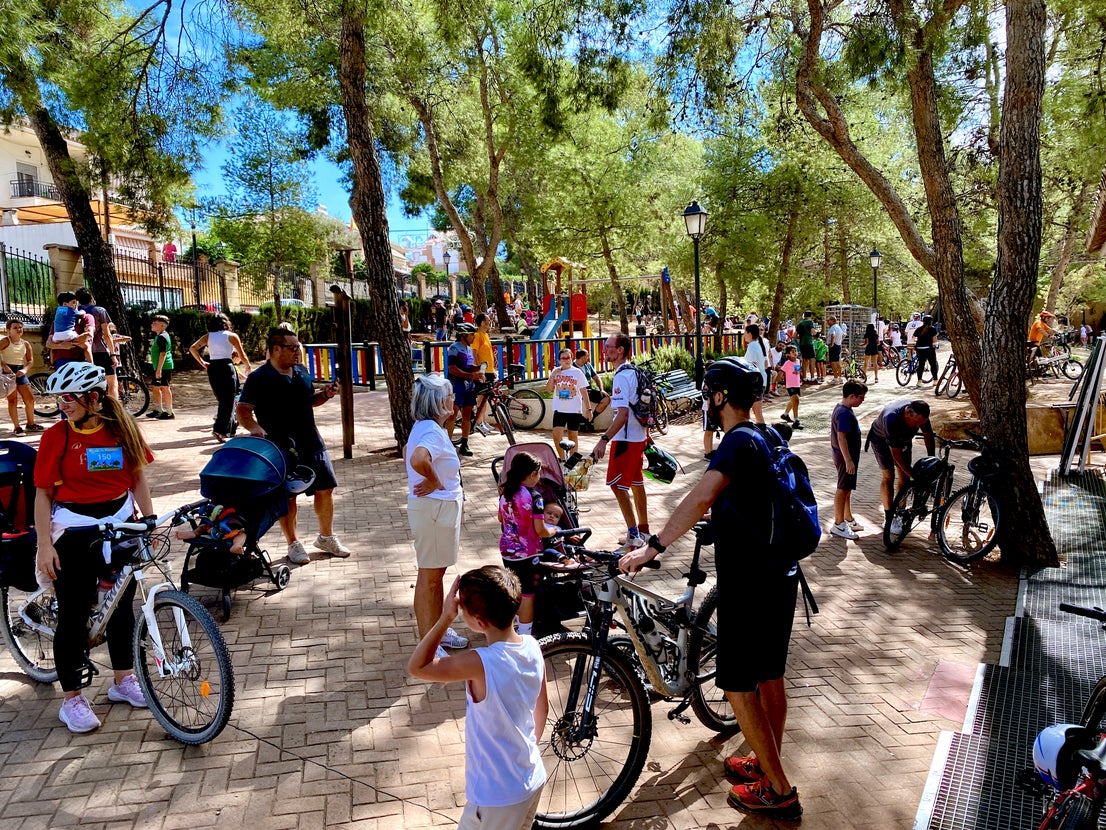Barbacoa y regalos en el Día de la Bicicleta en Huétor Vega