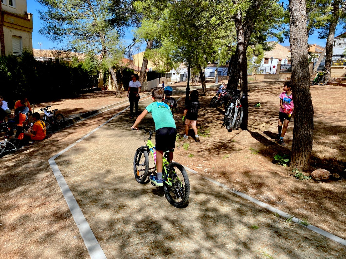 Barbacoa y regalos en el Día de la Bicicleta en Huétor Vega