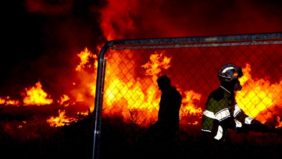 Así fue el incendio junto al Monte Vélez en Huétor Vega en las fiestas de San Miguel